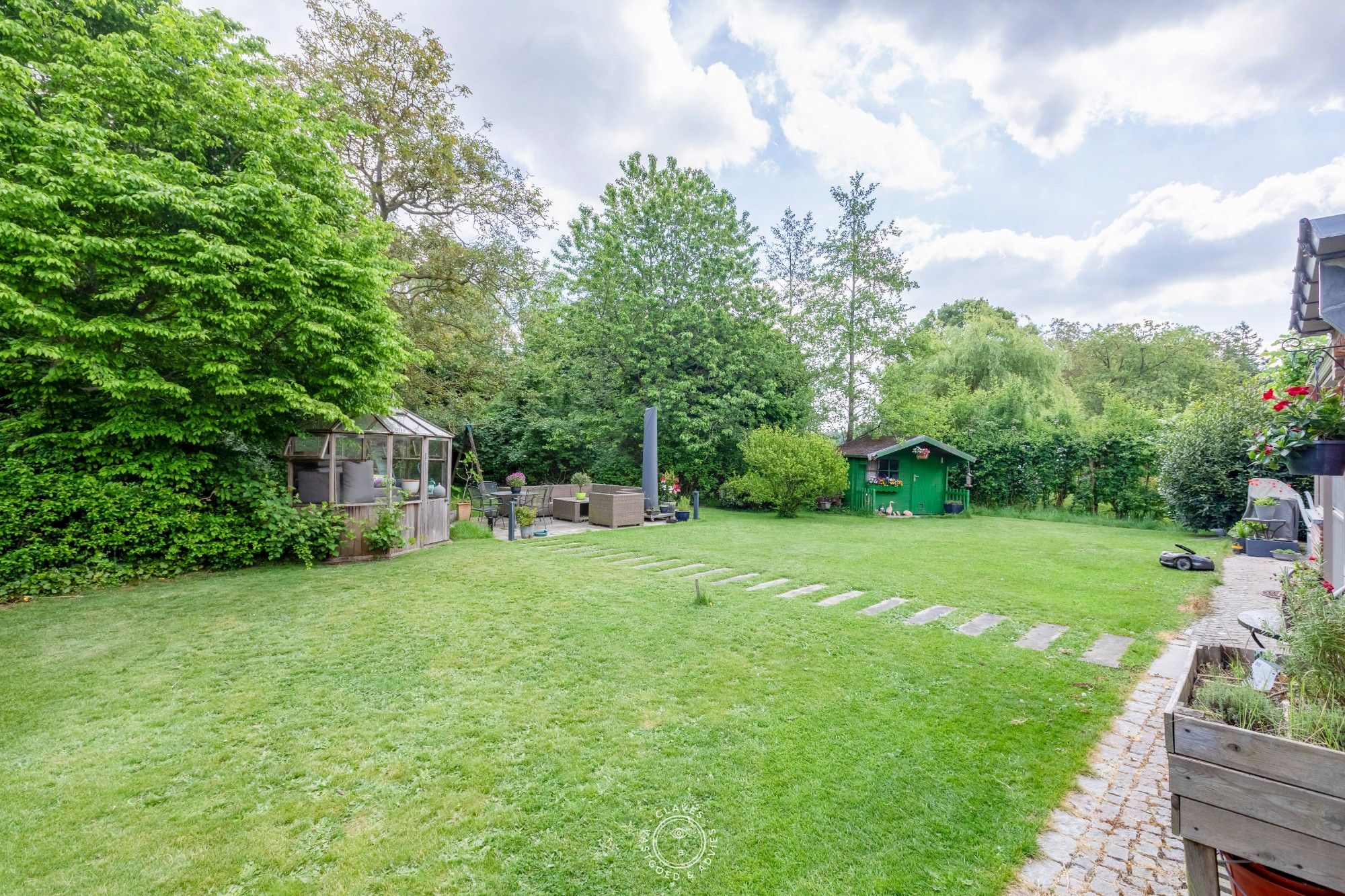 Charmante woning op een welgelegen locatie in Sinaai-Waas foto 19