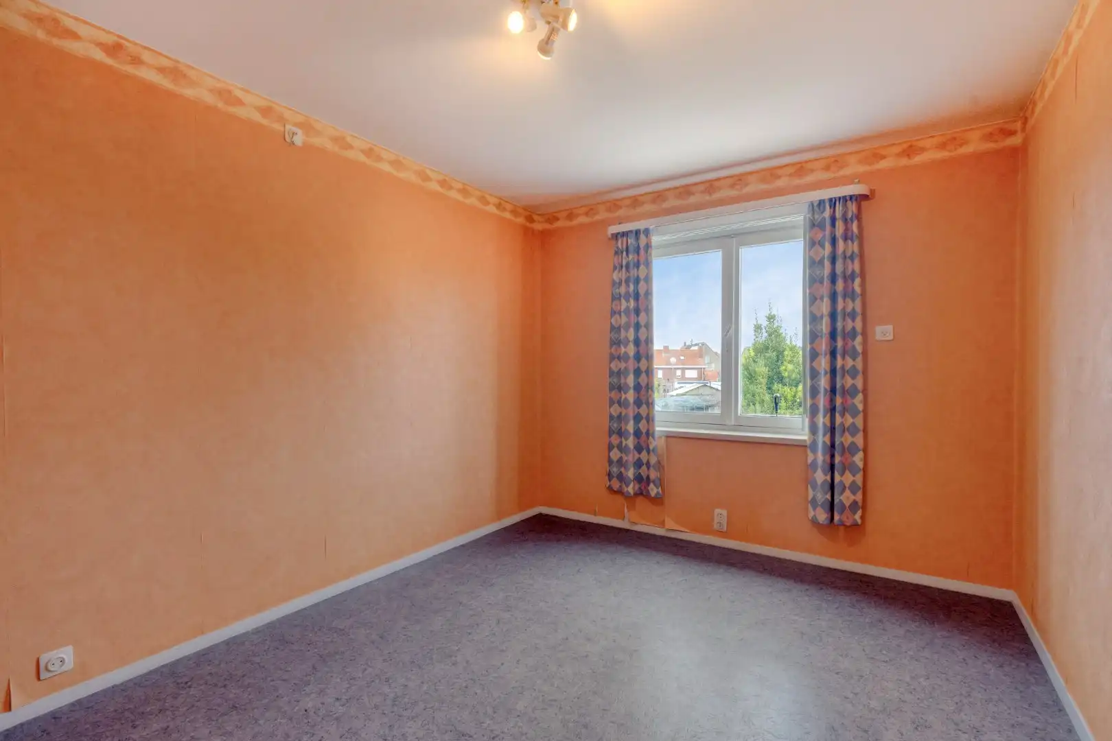 Te renoveren woning met 4 slaapkamers, garage en tuin op rustige ligging! foto 13