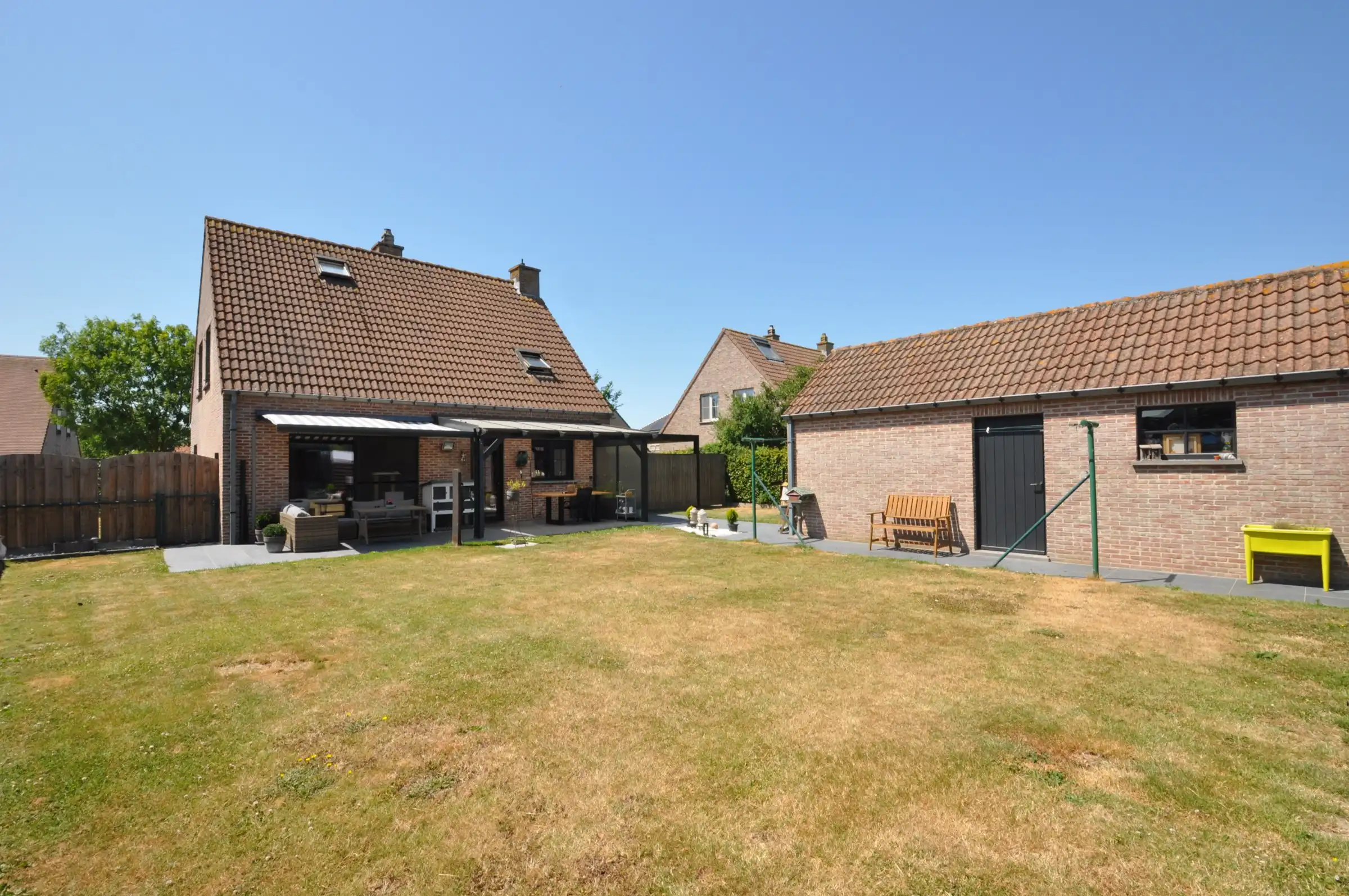 Instapklare energiezuinige villa met hoogwaardige afwerking op een ruim perceel van 664 m² in Oudenburg. foto 2