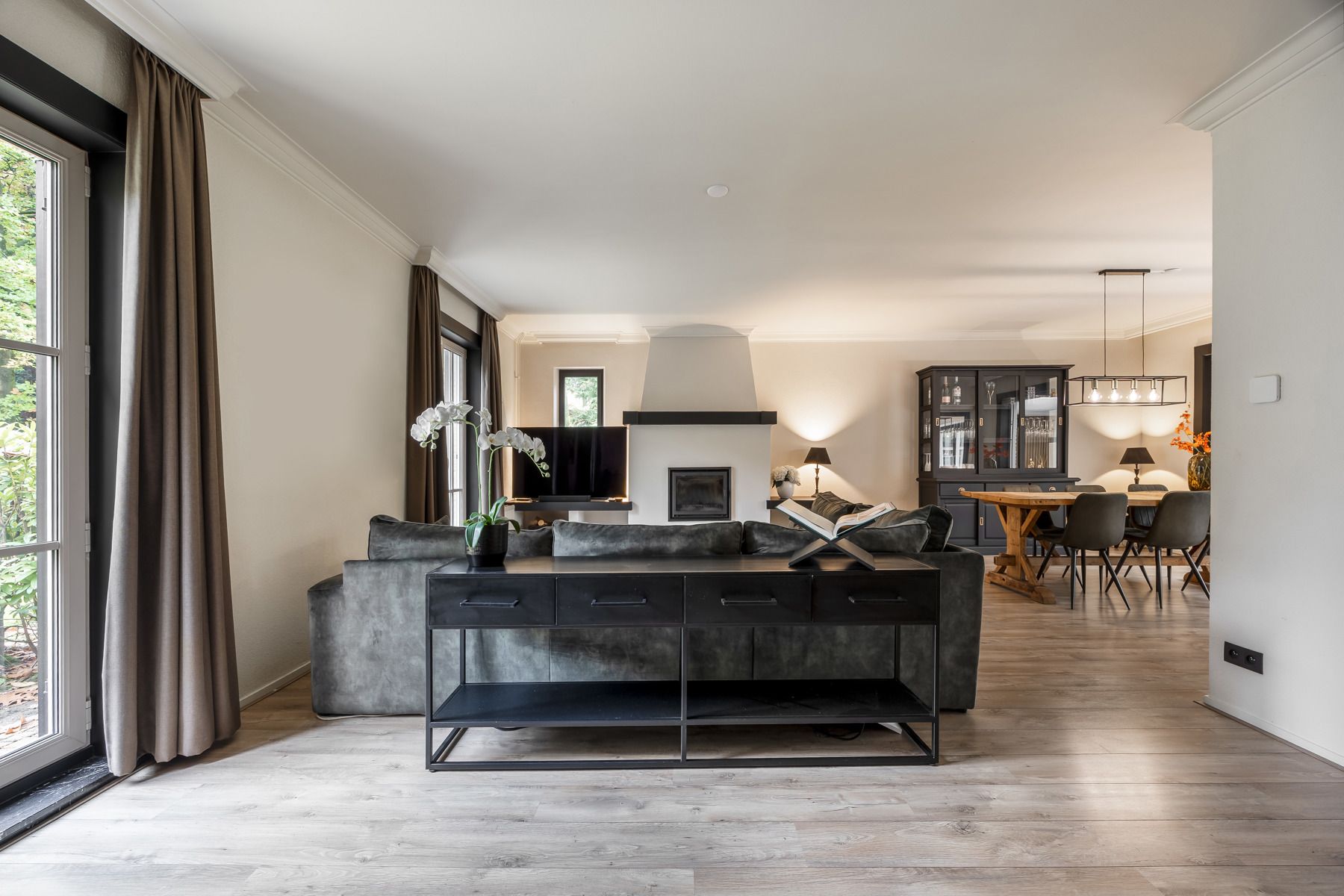 Tijdloze, verrassend ruime villa op grondstuk van 2000m2 foto 5