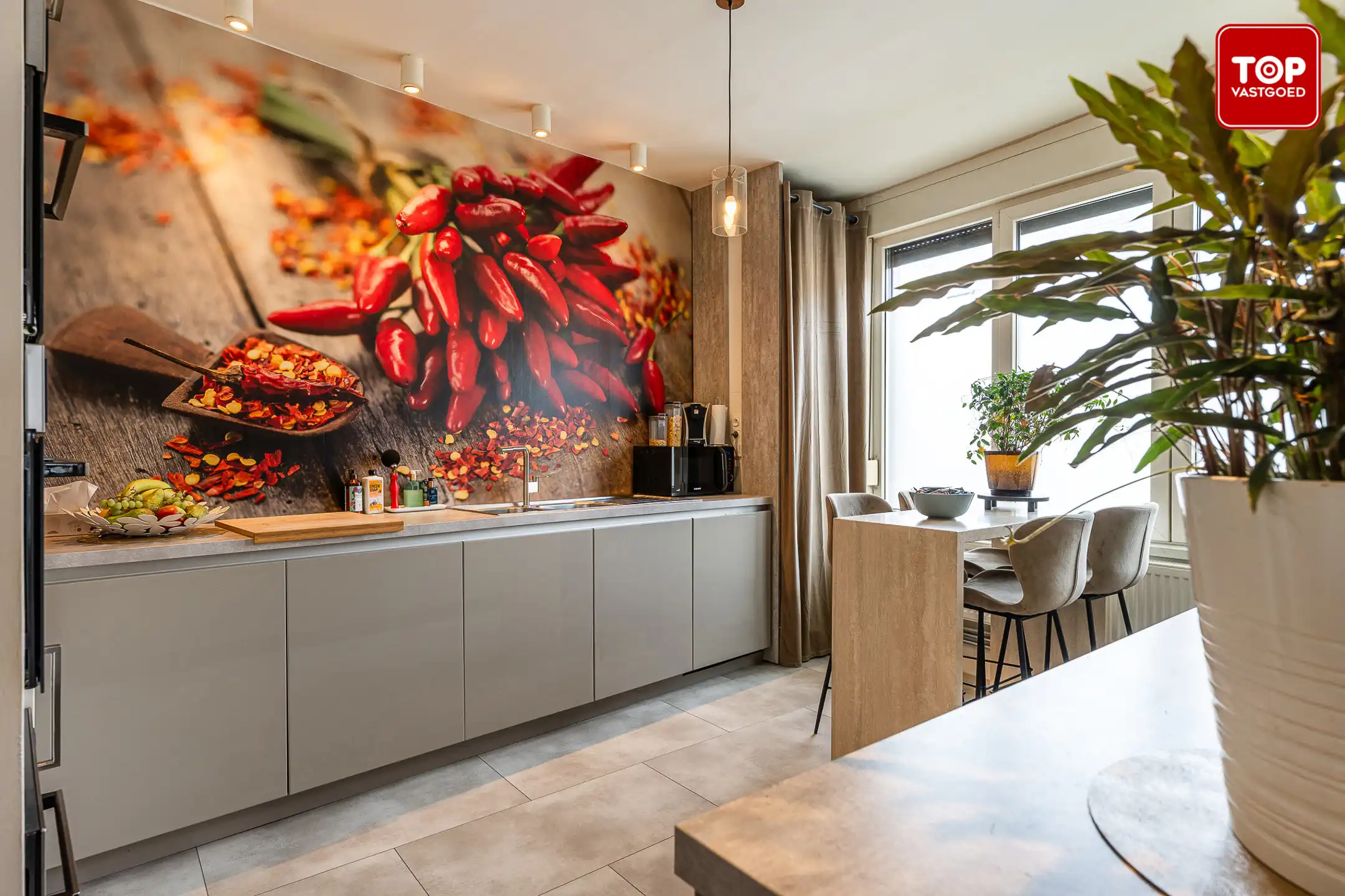 Statige, lichtrijke woning met 3 slaapkamers en stadskoer foto 14