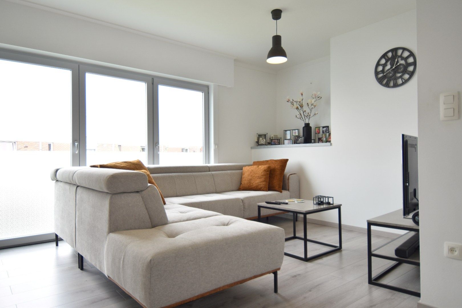 Verzorgde bel-etage met 3 slaapkamers, garage en carport te Lendelede foto 5