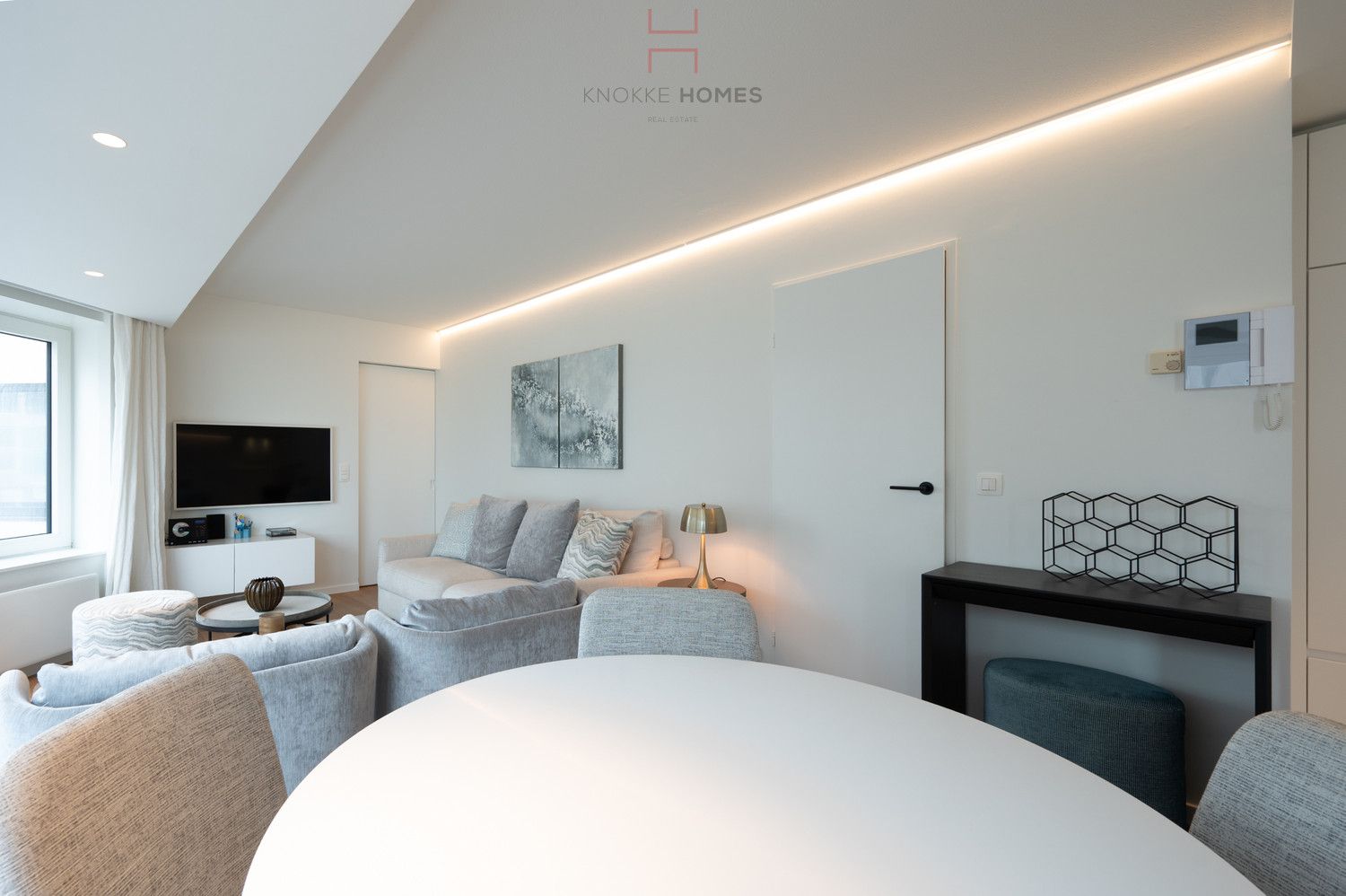 Volledig gerenoveerd vakantie-appartement met breed zijdelings zeezicht foto 16