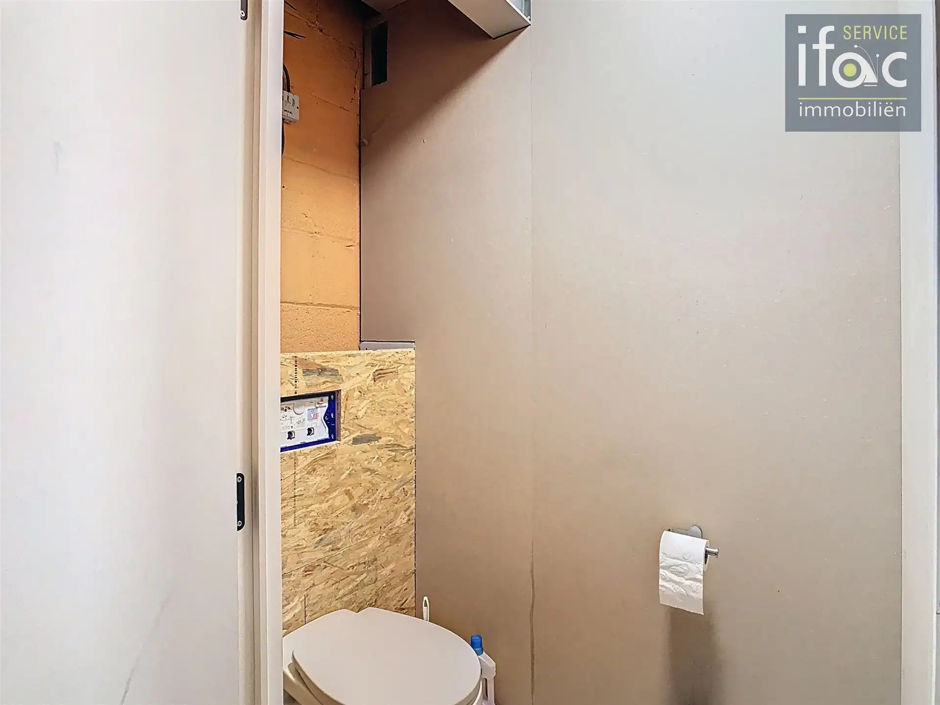 Ruime loods met kantoor, keuken en sanitair foto 10