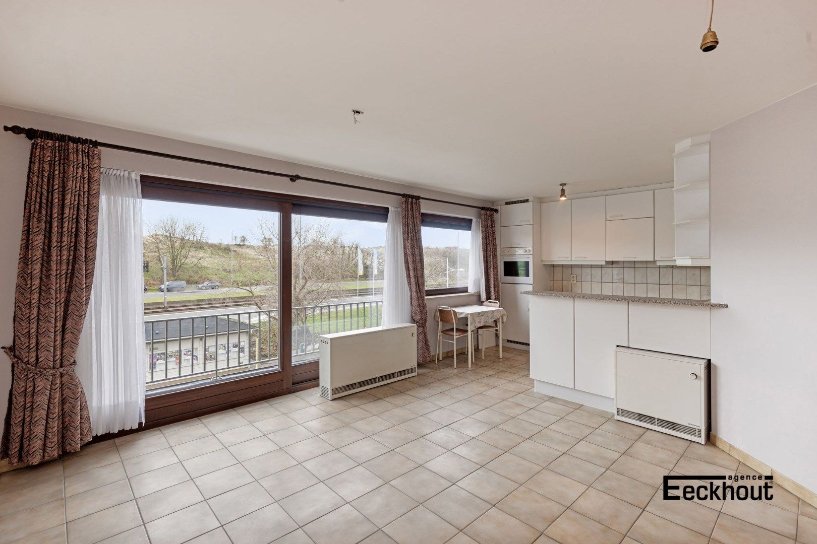 Ruime bel-étage woning met open zicht op de duinen te Bredene! foto 10