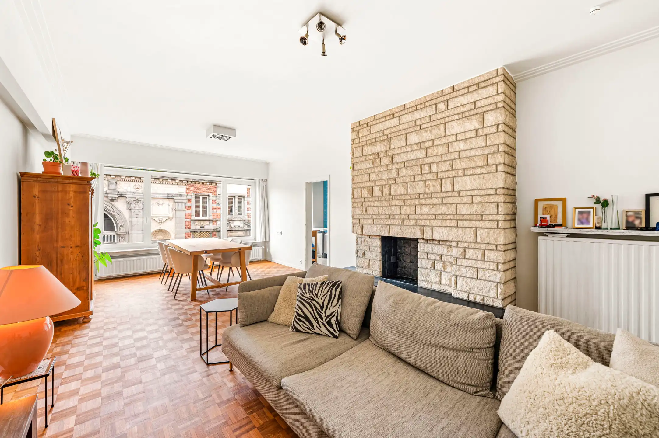 Charmant en lichtrijk appartement met terras in topbuurt foto 3