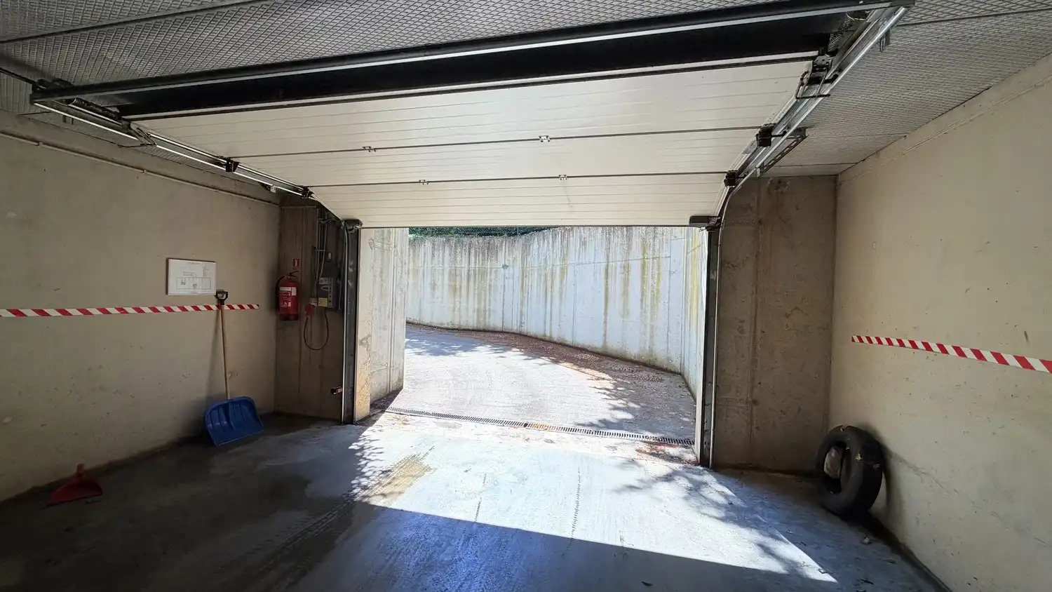 2 staanplaatsen beschikbaar: Veilig parkeren aan scherpe prijs foto 12