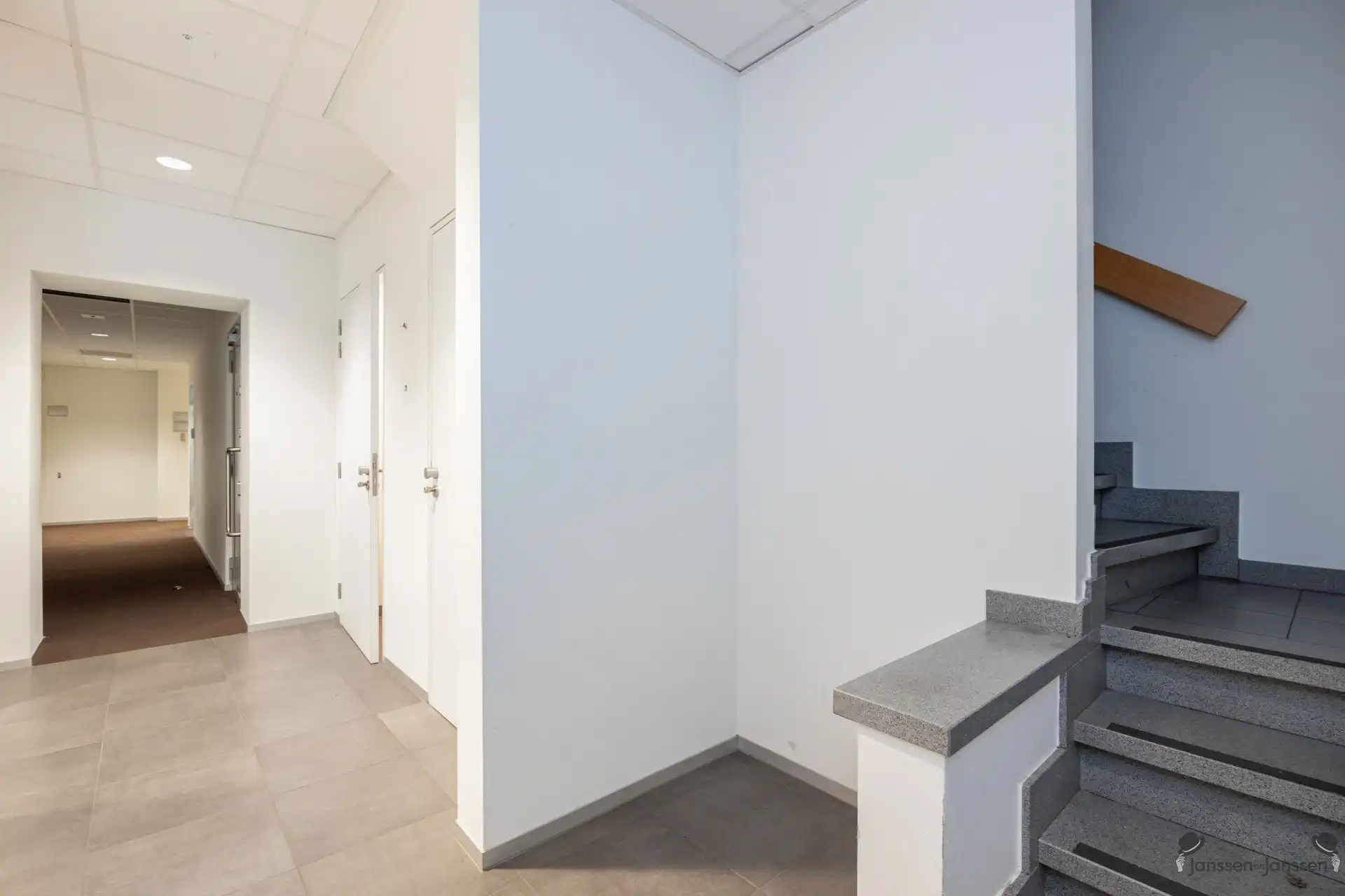 Commercieel gebouw met parkeergelegenheid! foto 25