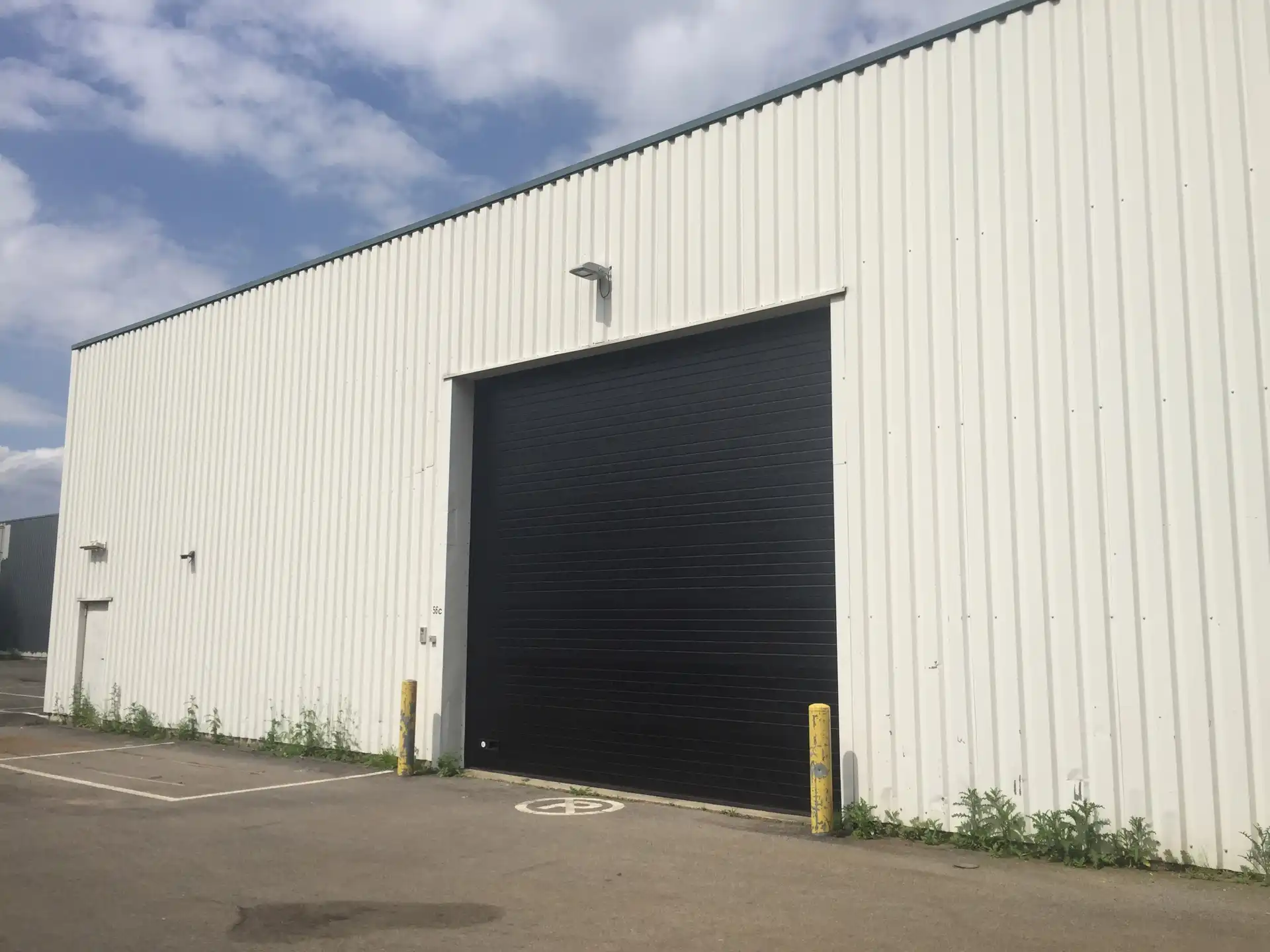 Magazijn Unit C - 880m² met kantoren te huur foto 9