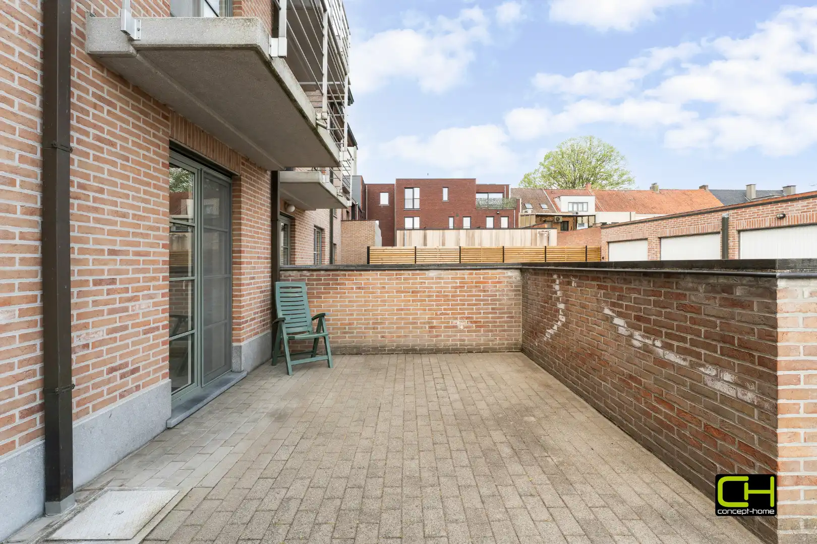 Instapklaar 2 kamerappartement met groot terras en prive parkeerplaats foto 16