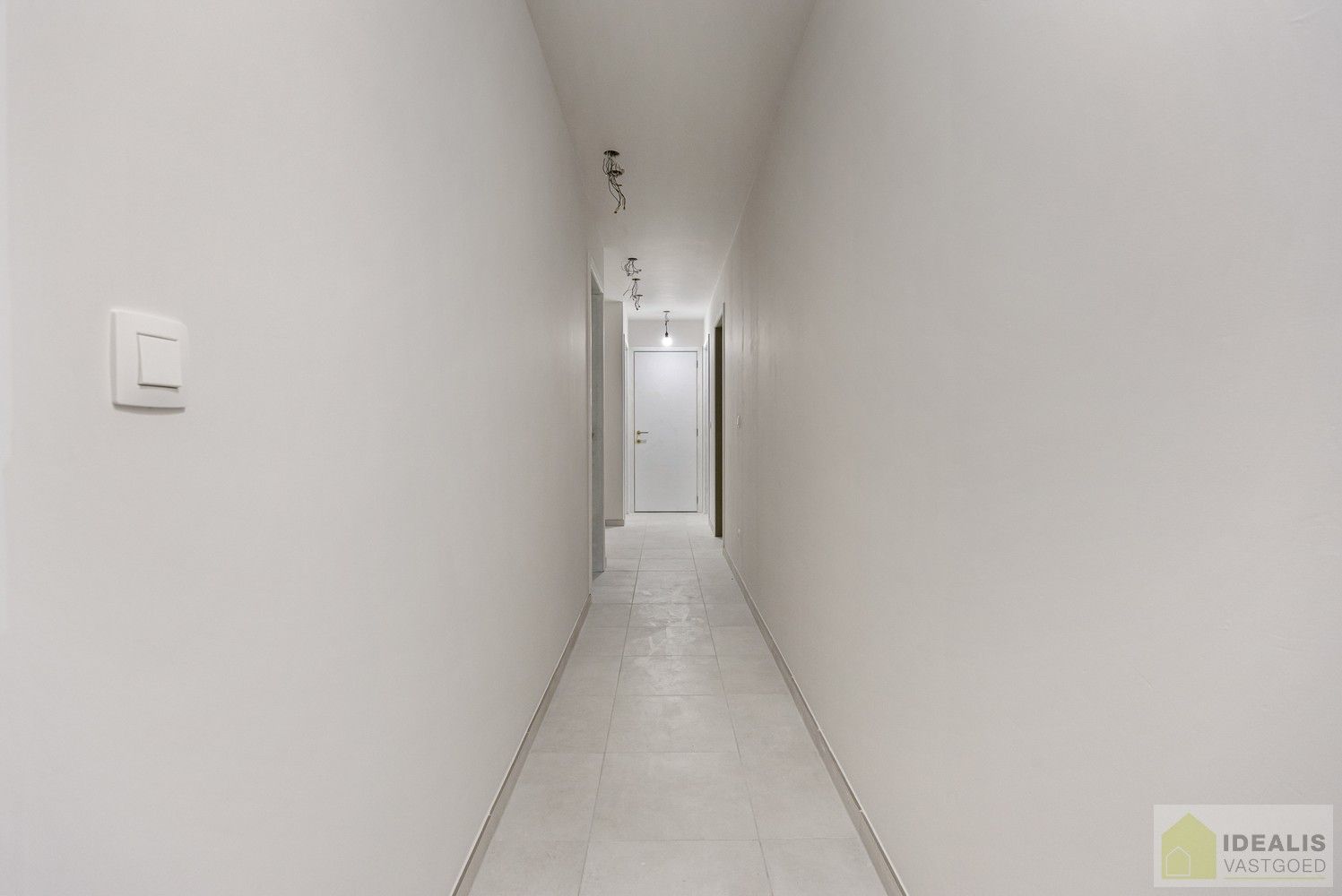 PRACHTIG INSTAPKLAAR NIEUWBOUWAPPARTEMENT MET AUTOSTAANPLAATS EN KELDERBERGING MIDDEN IN HARTJE LOMMEL, EEN AANGENAME LEEFRUIMTE MET OPEN KEUKEN EN AANSLUITEND AAN TERRAS, BERGRUIMTE, 2SLAAPKAMERS EN RUIME BADKAMER. foto 3