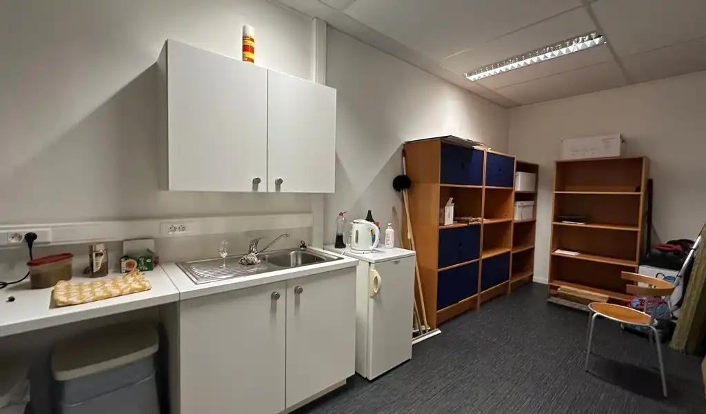 Kantoorruimte te huur in Clinton Park in Roeselare foto 7