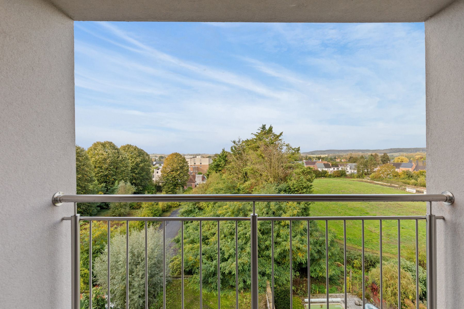 Volledig gerenoveerd appartement MET STAANPLAATS in Ronse! foto 4