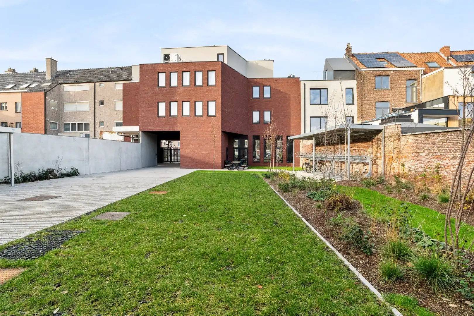 Gelijkvloerse nieuwbouwstudentenkamer met privébadkamer in hartje Kortrijk foto 5