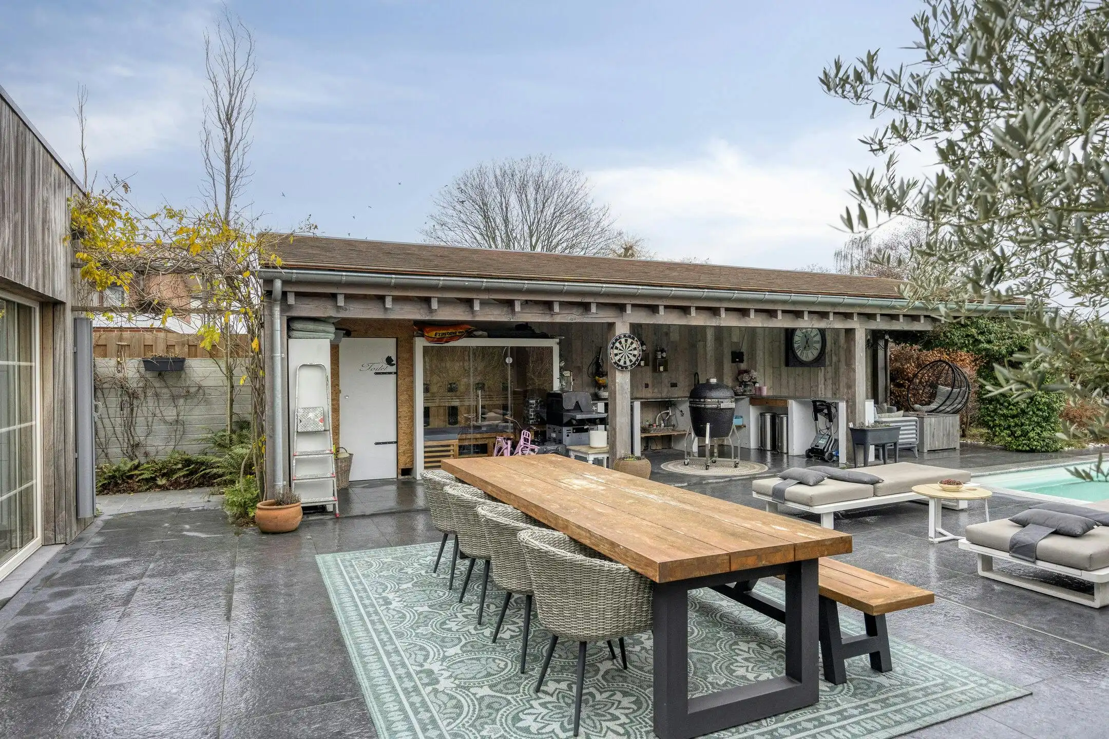 Gerenoveerd vrijstaand huis met zwembad, poolhouse en tuin foto 23