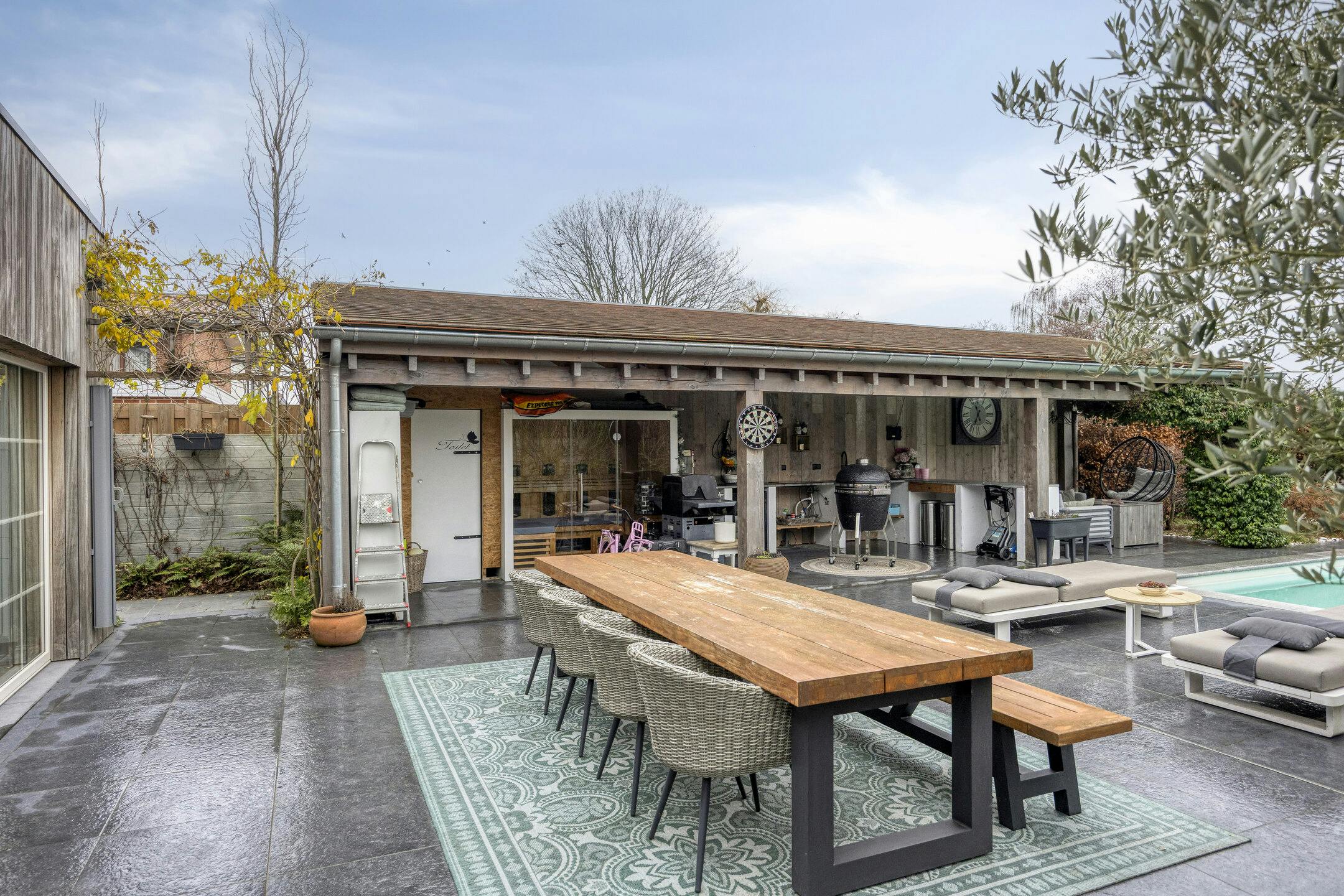 Gerenoveerd vrijstaand huis met zwembad, poolhouse en tuin foto 24