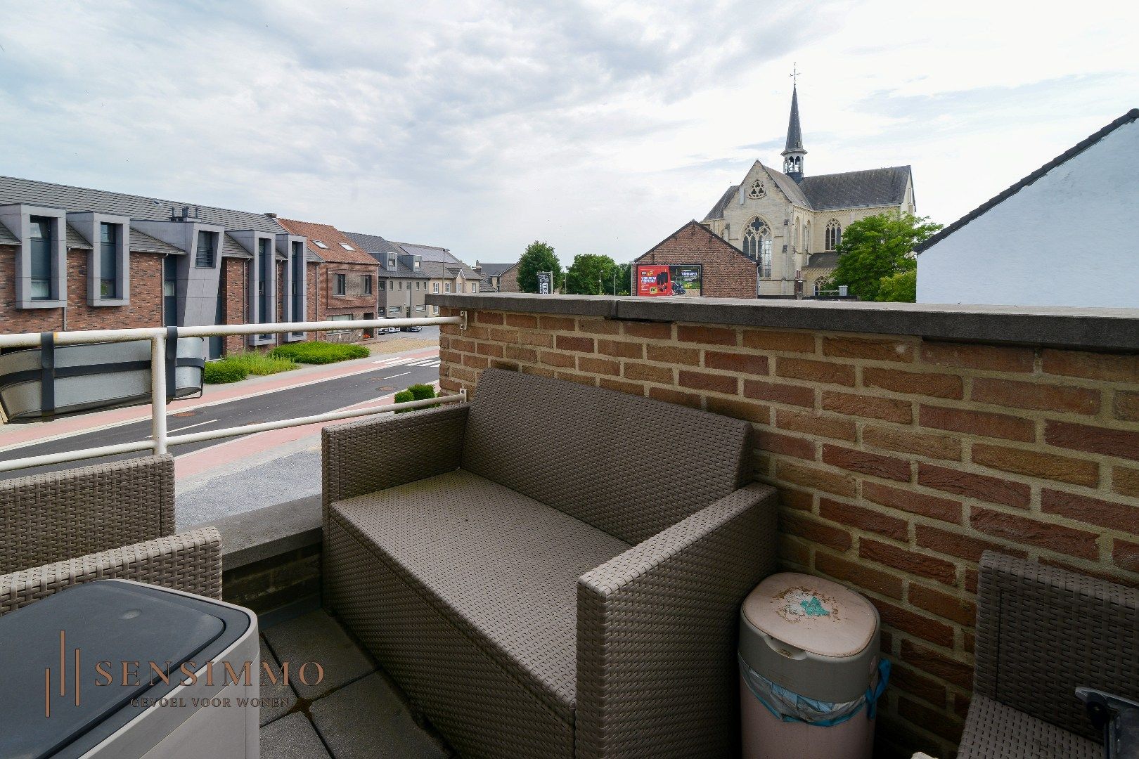 INVESTEERDERSOPPORTUNITEIT - GEBOUW MET TOONZAAL + 4 APPARTEMENTEN + MAGAZIJN + GARAGEBOXEN + BOUWGROND foto 25