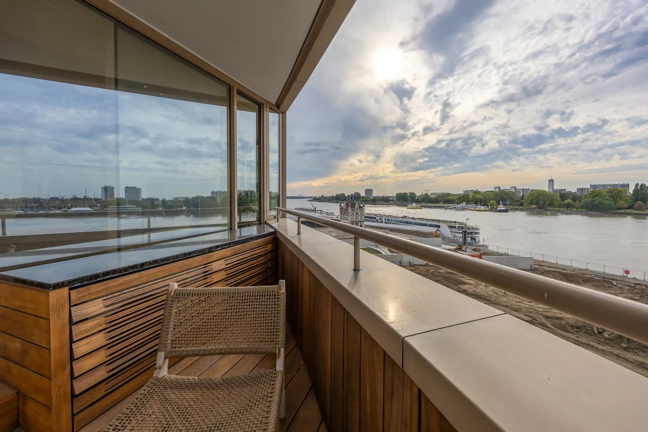 Exclusief appartement met panoramisch Scheldezicht foto 14
