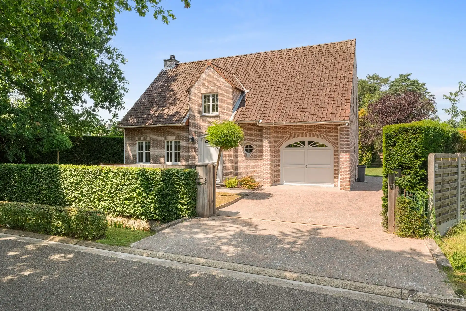 instapklare villa met zwembad foto {{pictureIndex}}