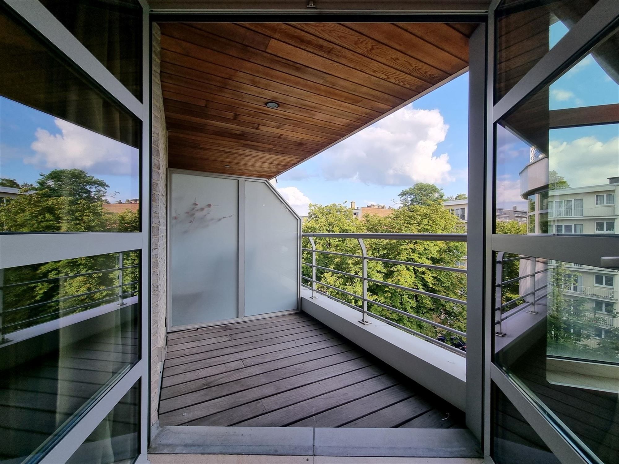 Prachtig staning appartement met 3 slaapkamers + grote moduleerbaar bureau foto 2