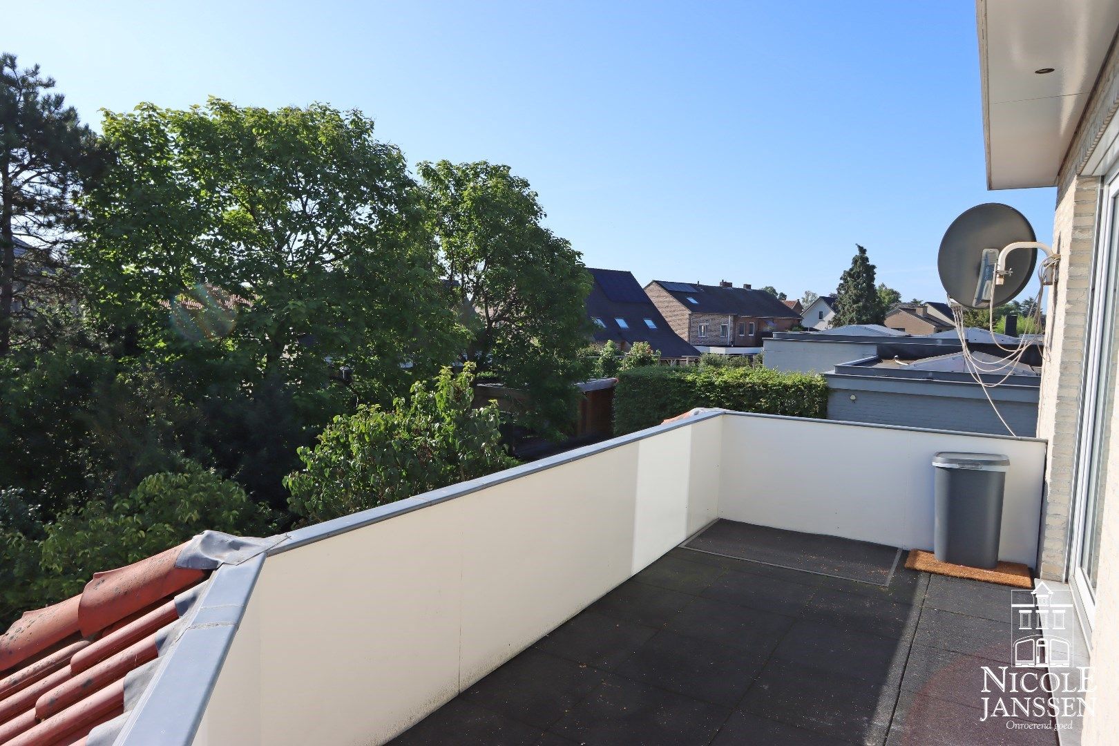 Mooi verzorgd appartement met twee slaapkamers en terras foto 10