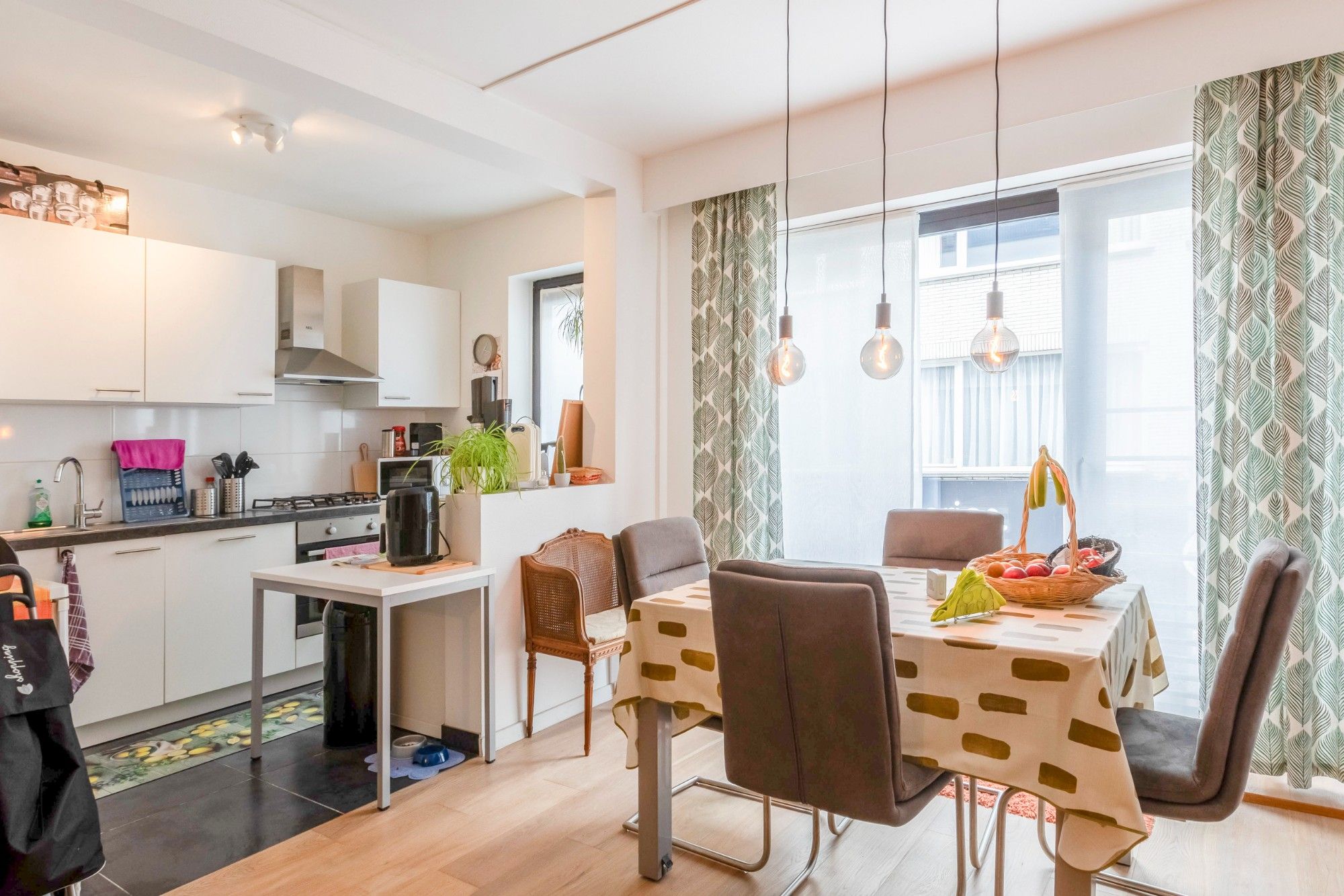 Instapklaar éénslaapkamerappartement met terras in centrum Beveren - ideaal als investering foto 3