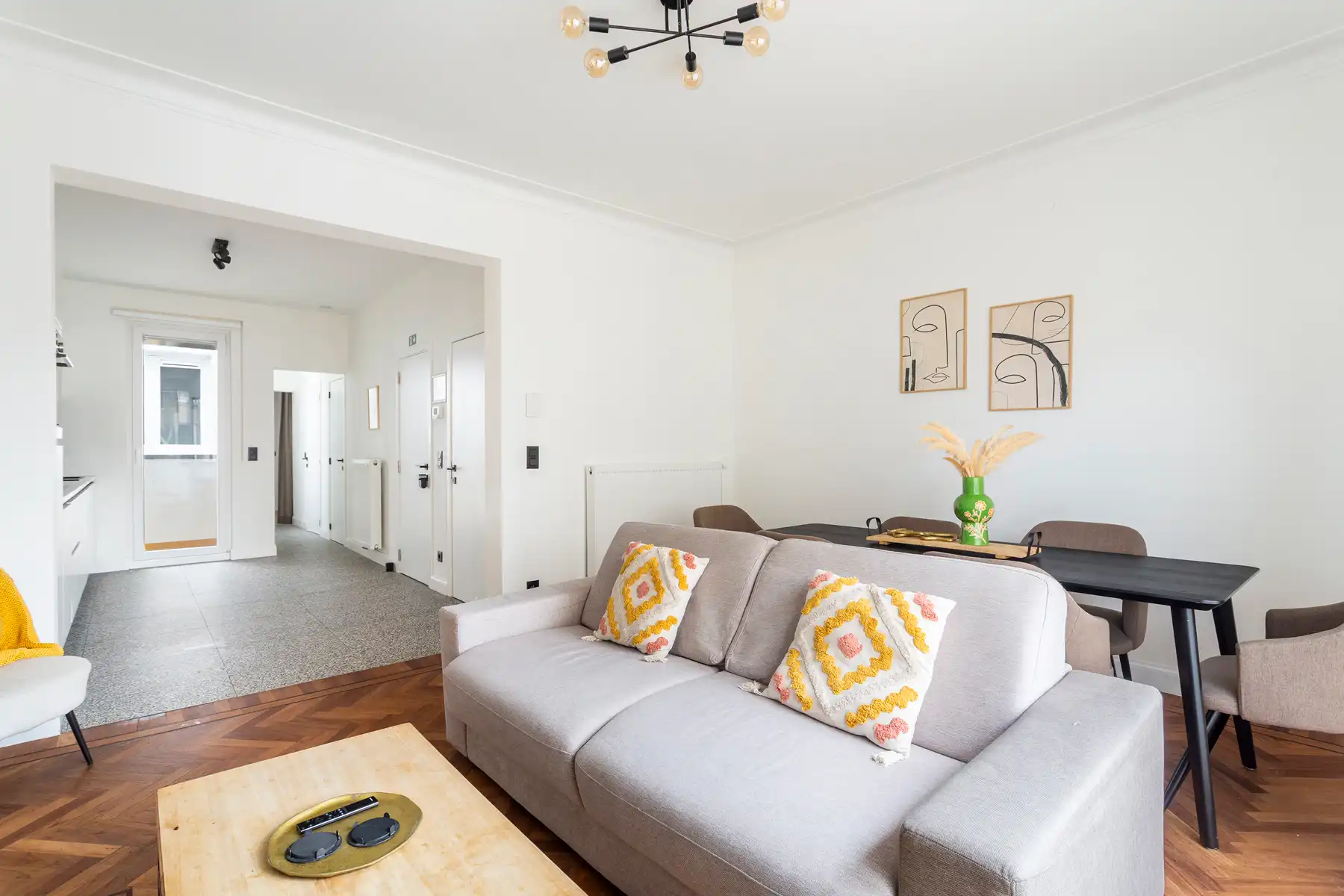 Instapklaar 2-slaapkamer appartement, hartje Antwerpen foto 3