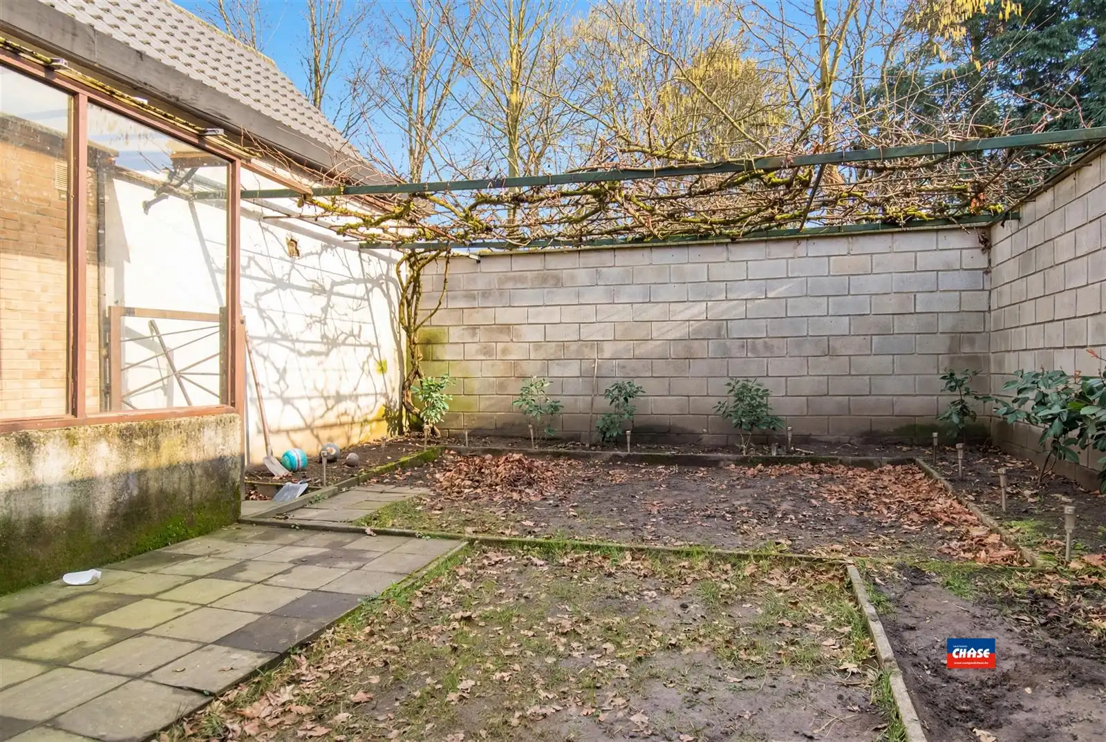 Woonhuis met tien slaapkamers en hangaar foto 11