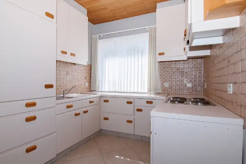 Ruime en rustig gelegen, te renoveren gelijkvloerse woning met bijna volledige onderkeldering op een knap perceel foto 18