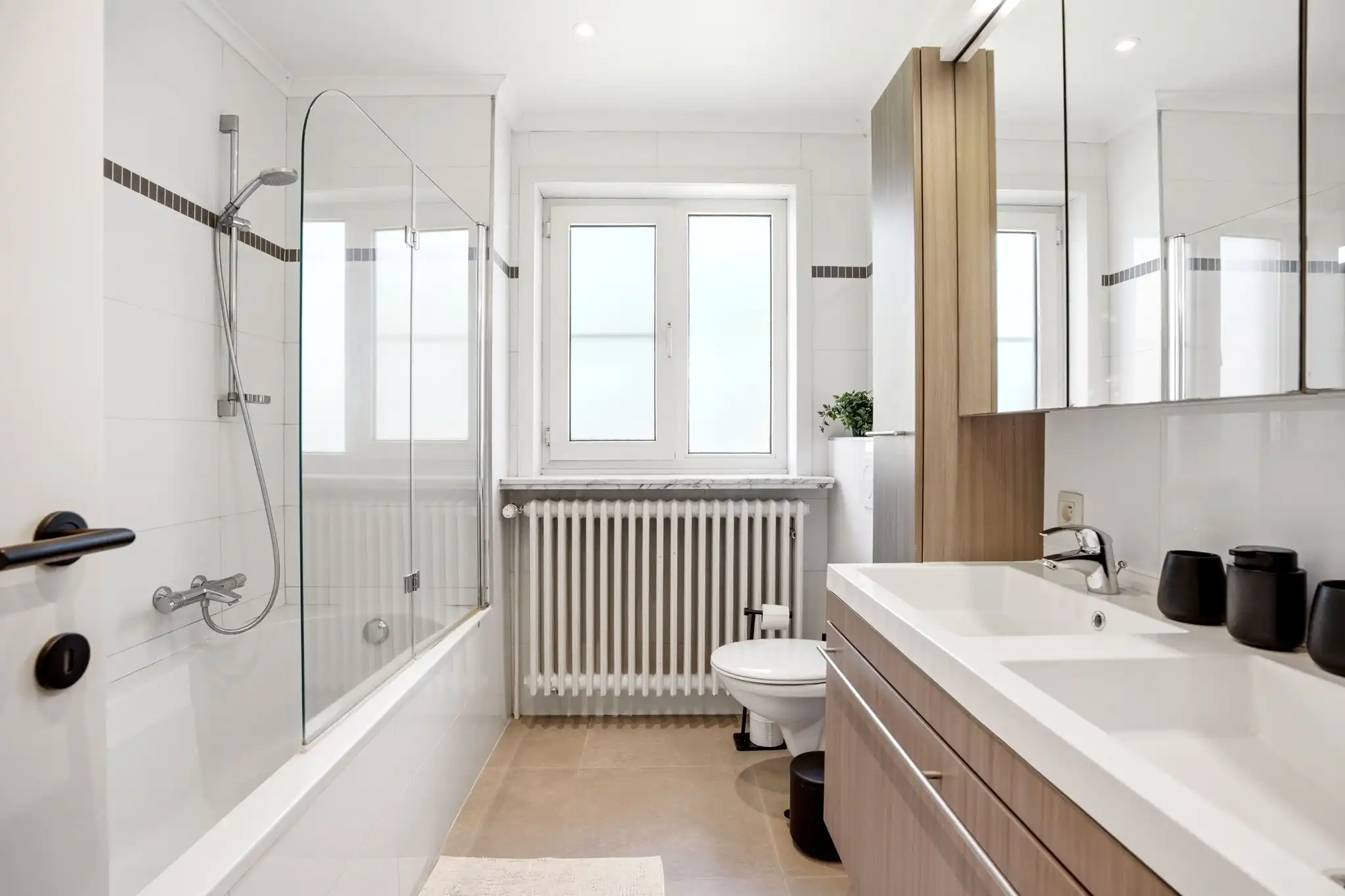 Instapklare woning (perceel 571m²) mét perceel bouwgrond (602m²) te Zedelgem foto 16