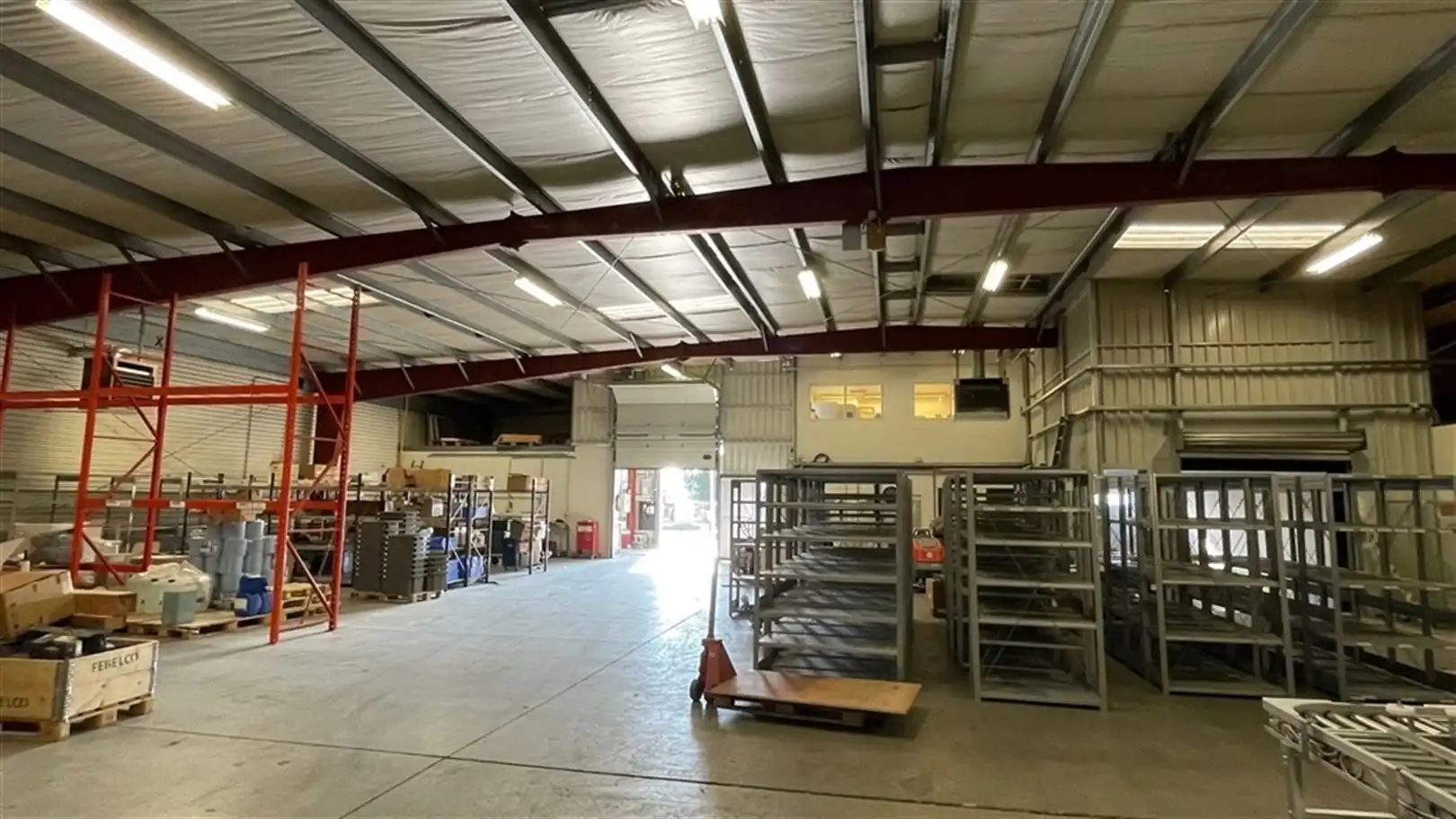 Magazijn op uitmuntende locatie in Sint-Niklaas foto 5