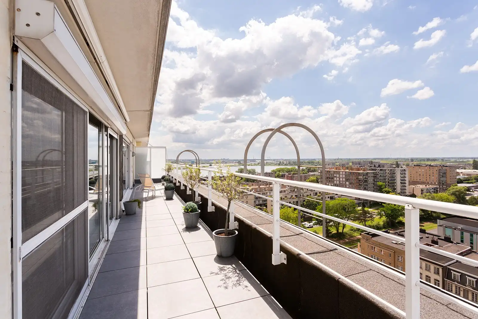 Dubbel appartement zijnde penthouse met panoramisch uitzicht op de 12de verdieping foto {{pictureIndex}}