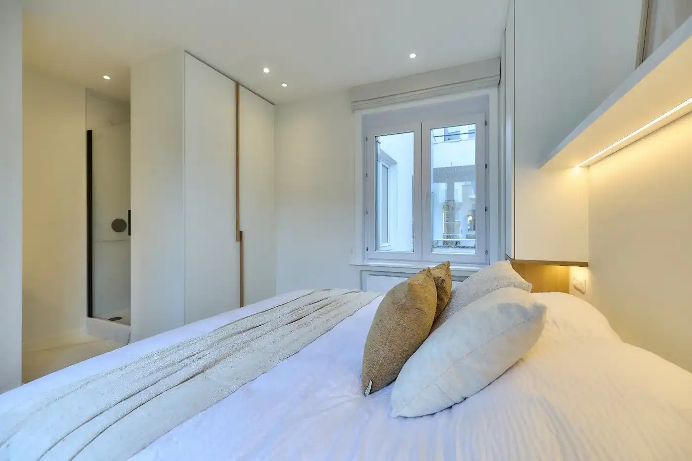 Volledig gerenoveerd 4 slk appartement met zijdelings zeezicht op een zeer centrale ligging  foto 15
