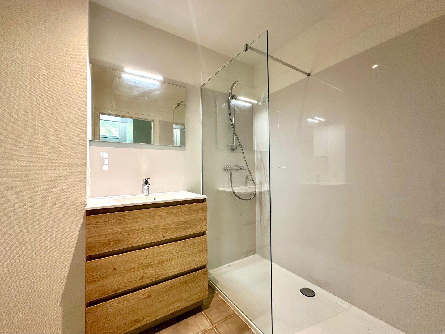 Gerenoveerd gelijkvloers appartement foto 8