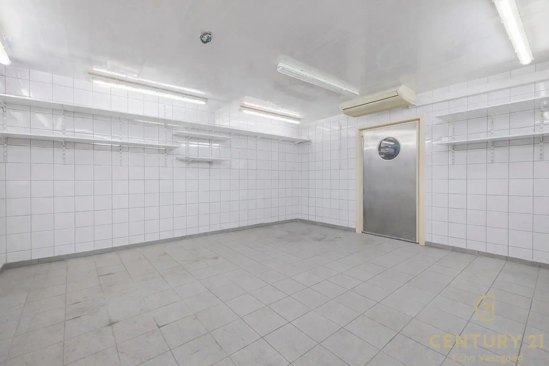 Handelszaak met gerenoveerde woonst op topligging  foto 7