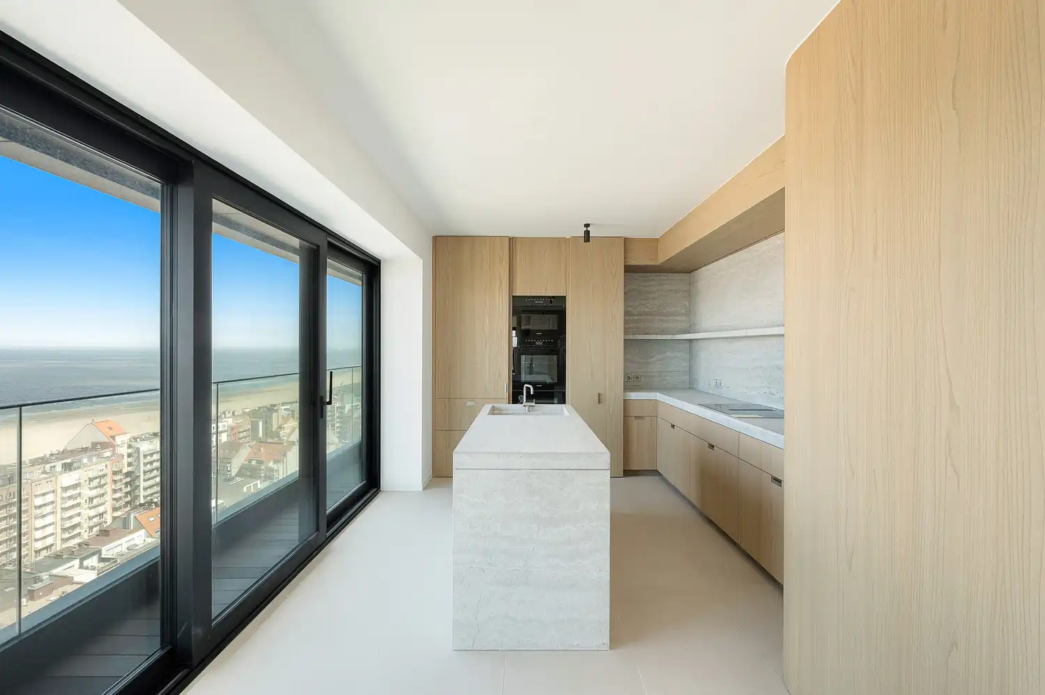 Fenomenaal appartement met panoramisch zicht op de 18de verdieping van Res.Heldentoren foto 6