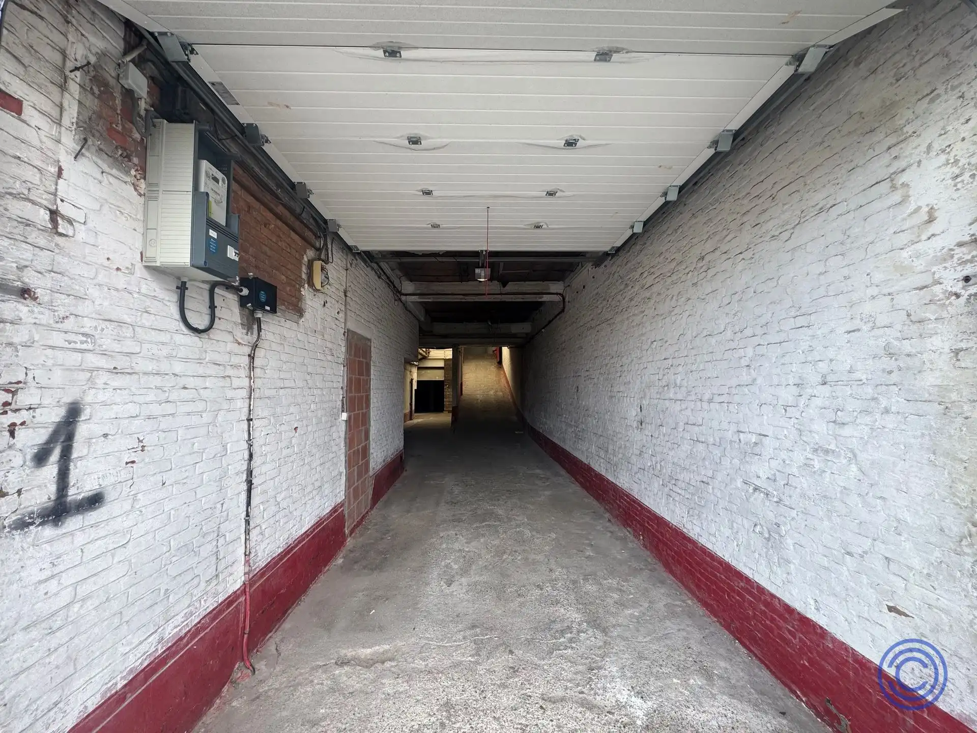 Ruim en veelzijdig magazijn van ca. 800 m² te huur op een centrale en vlot bereikbare locatie in Antwerpen. foto 6