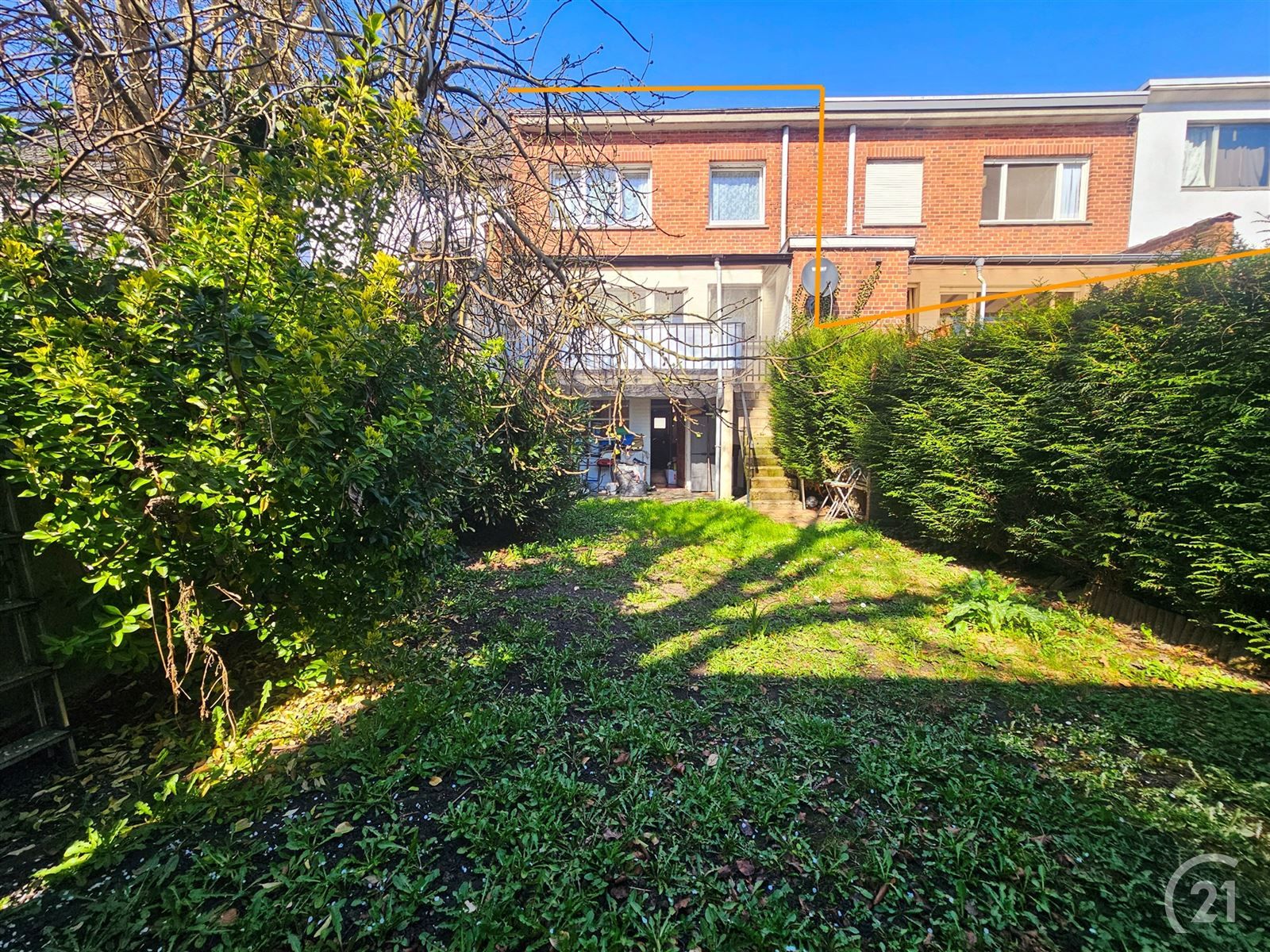 Woning met tuin en 3 slk centraal gelegen foto {{pictureIndex}}