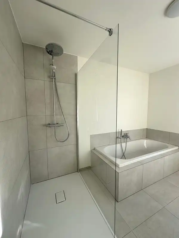 Volledig afgewerkte halfopen nieuwbouwwoning foto 13