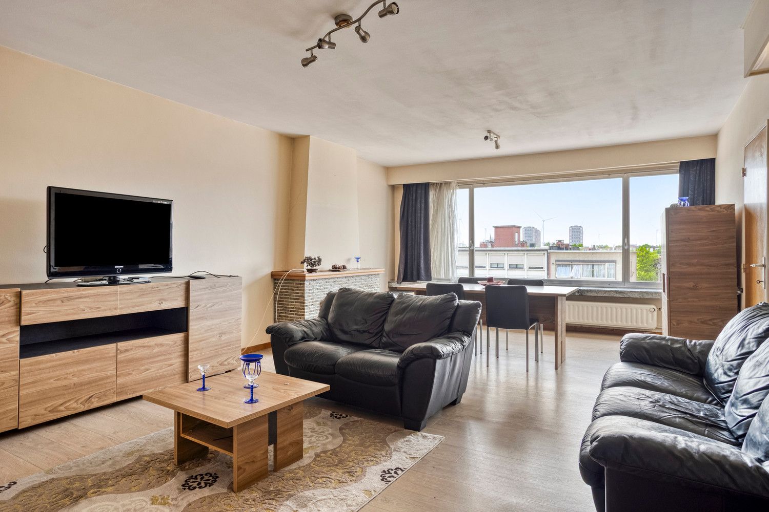 Ruim appartement op de 3de verdieping met terras en inpandige parkeerplaats! foto 7