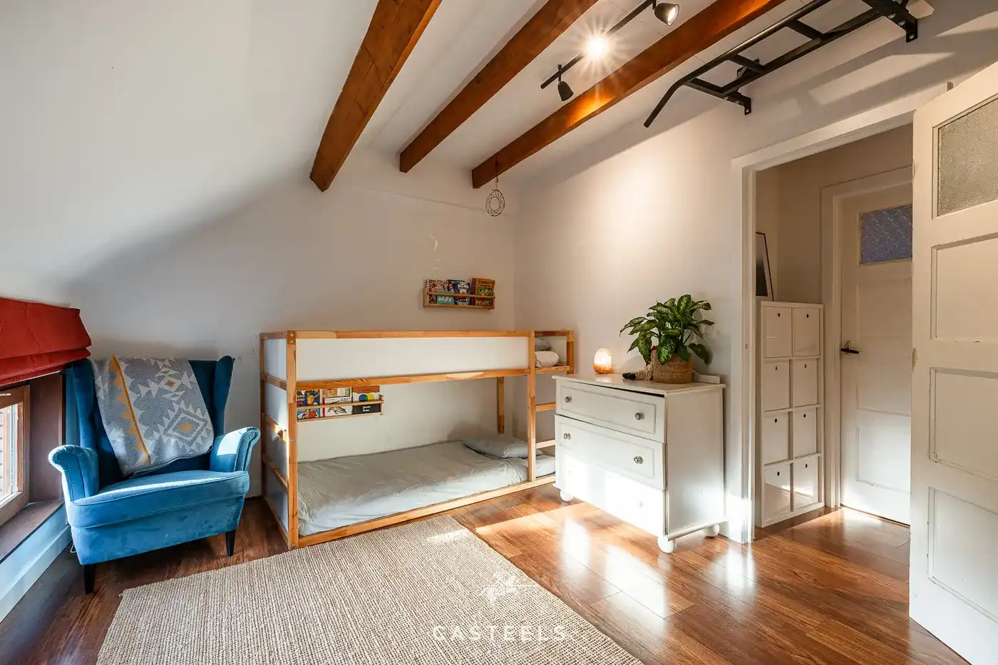 Karaktervolle, sfeervolle en instapklare rijwoning in het hart van de Brugsepoort foto 17