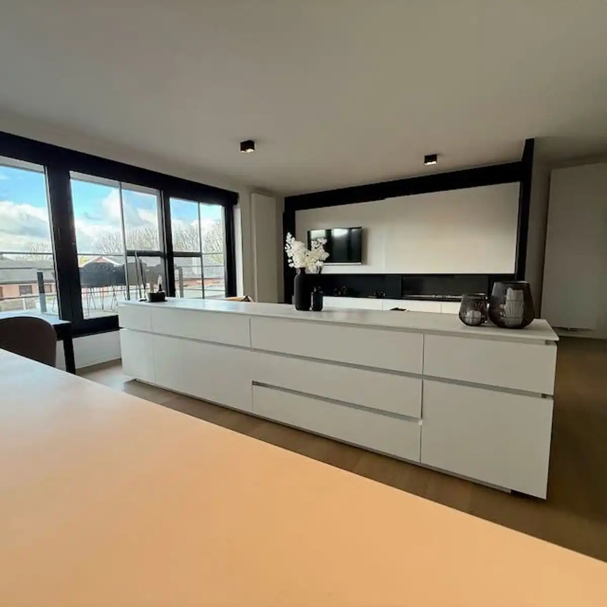 Luxueus appartement met riant terras en autostaanplaats foto 7