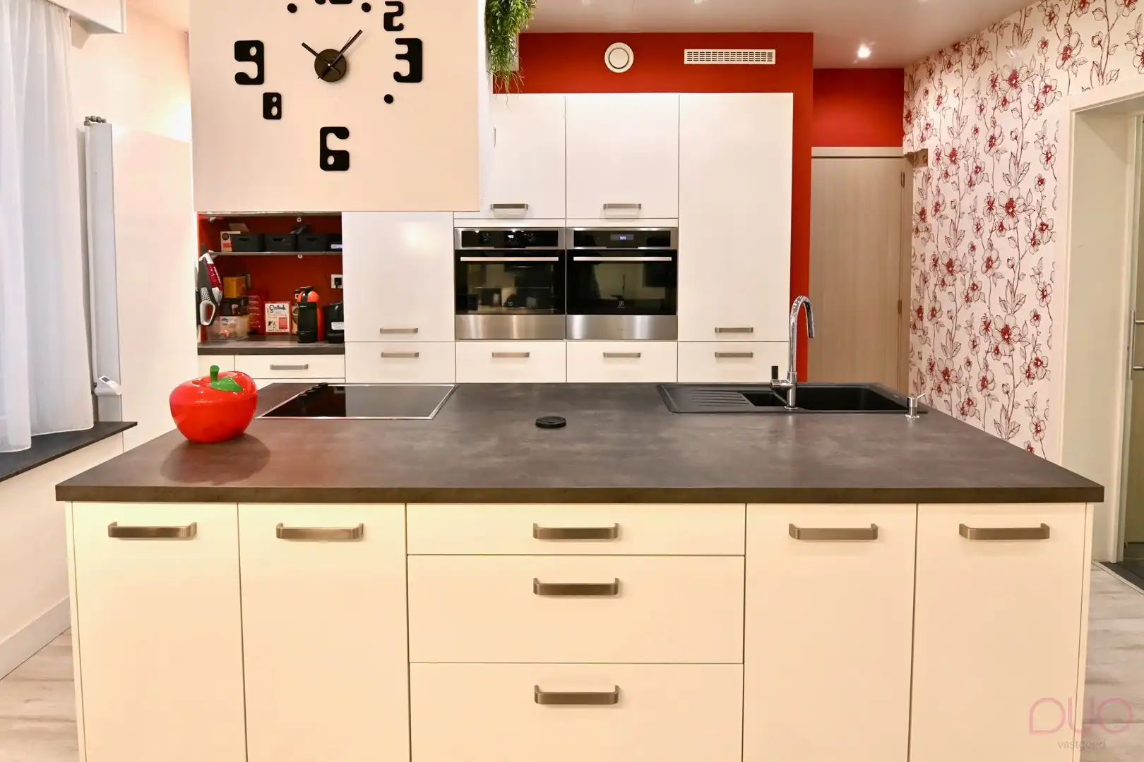 Volledig gerenoveerd 3 slaapkamer appartement foto 3