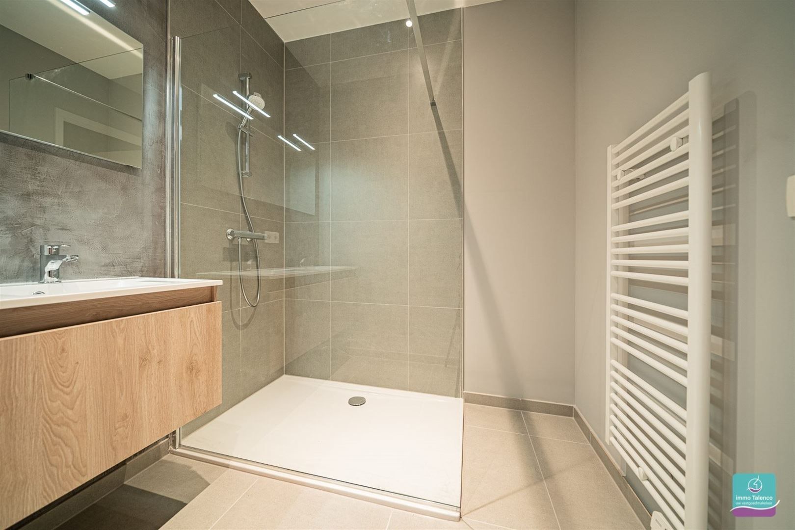 App 1 slpk met dressing/bureau, terras en autostaanplaats foto 8