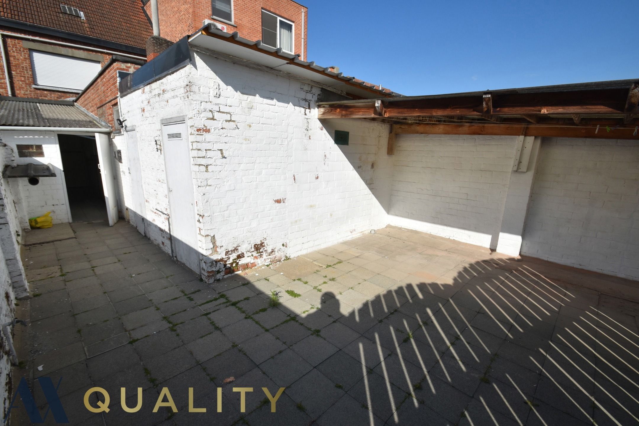 te renoveren Half-open woning met koer op 01 are 77 ca foto 24