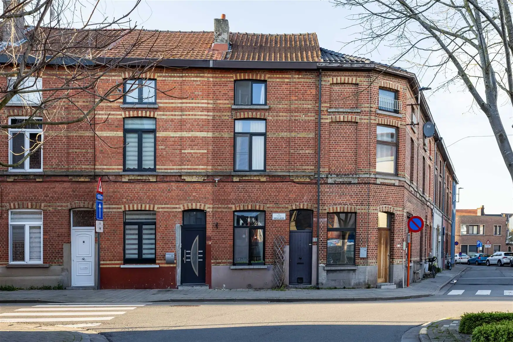 Woning met potentieel en uitstekende ligging in Sint-Amandsberg. foto {{pictureIndex}}
