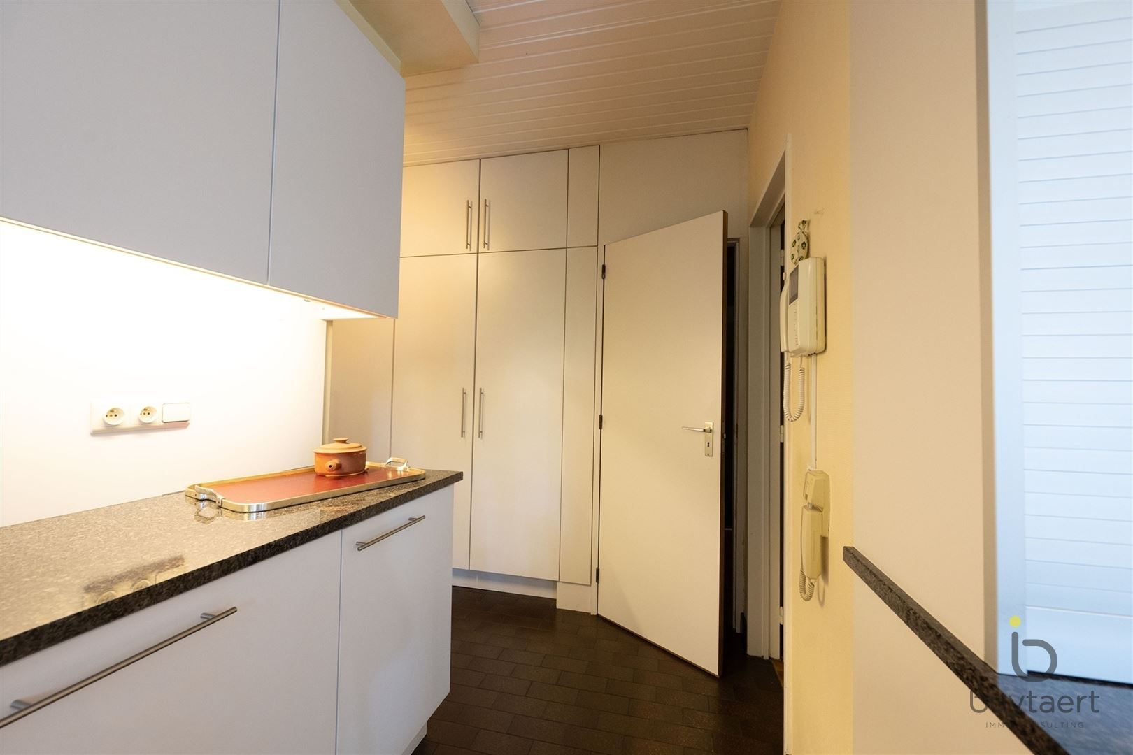 RUIMTE, LICHT ÉN KARAKTER: TE RENOVEREN 70’S VILLA MIDDEN IN HET GROEN! foto 22