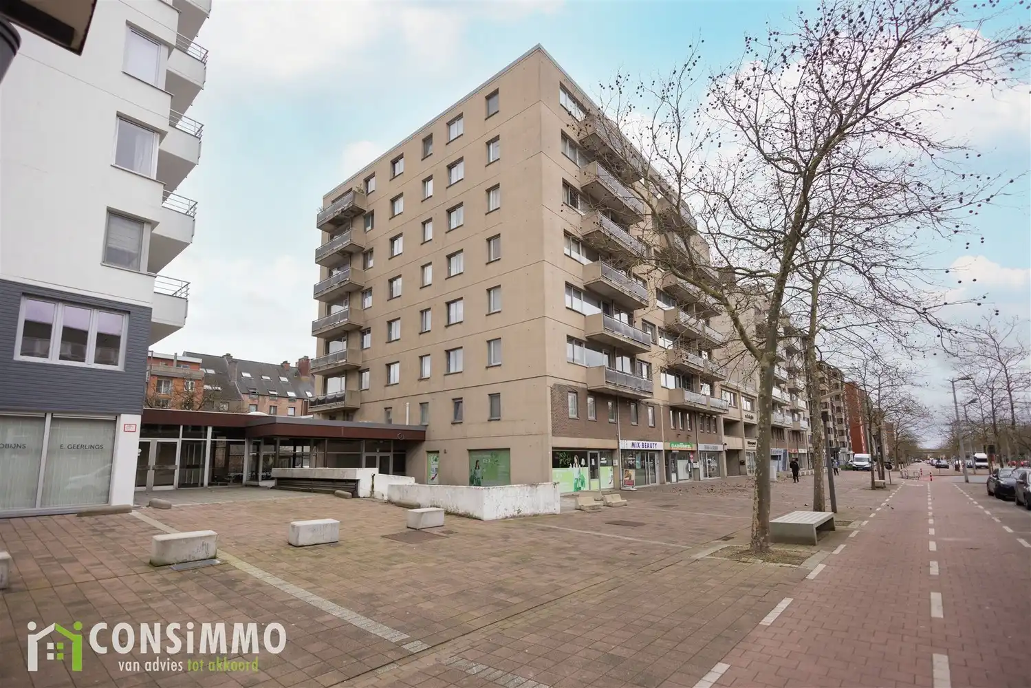 Handelspand met appartement in het centrum van Genk foto 3