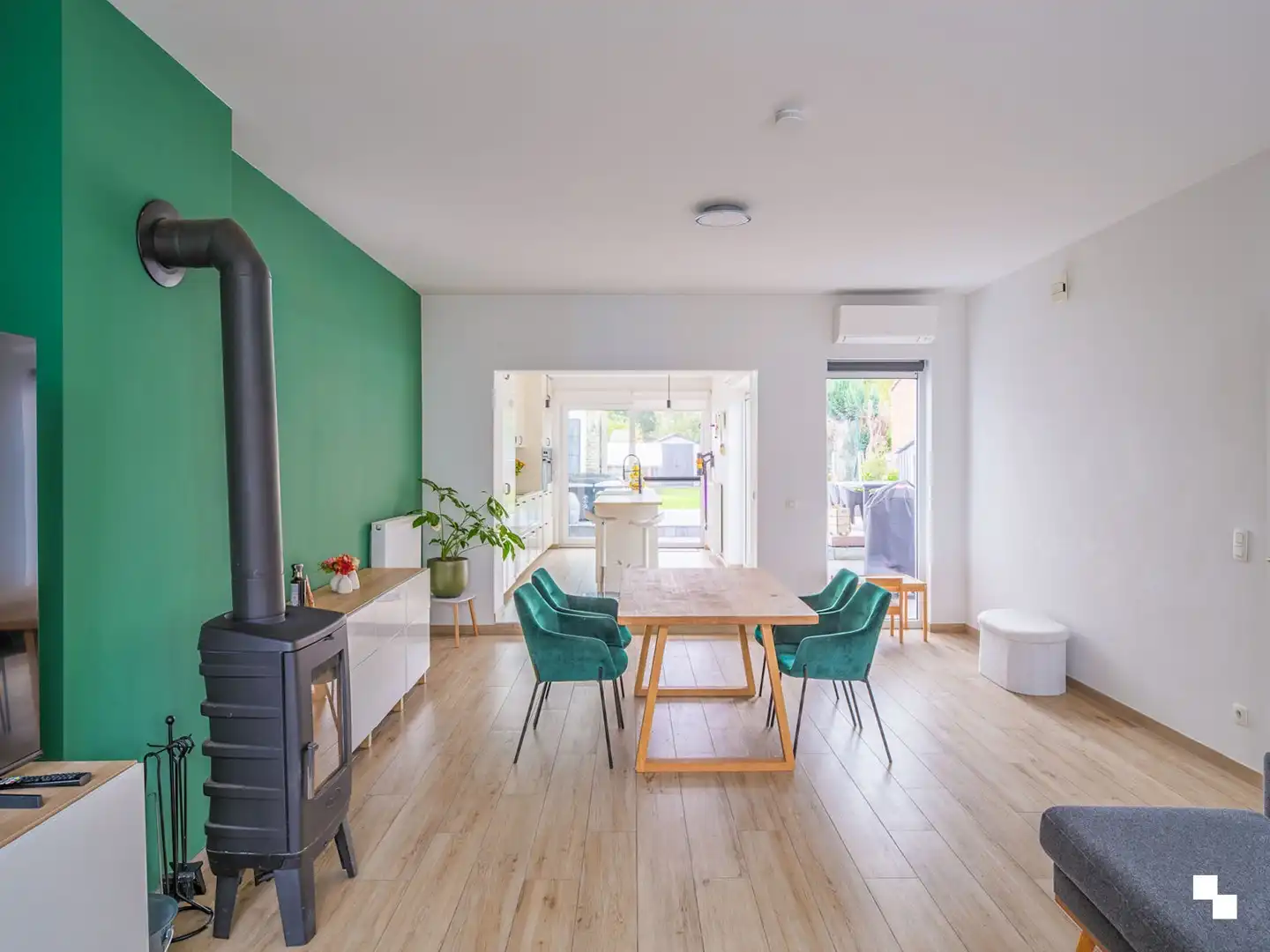 Lichtrijke woning met vier slaapkamers en zonnige tuin te Oosterzele foto 7