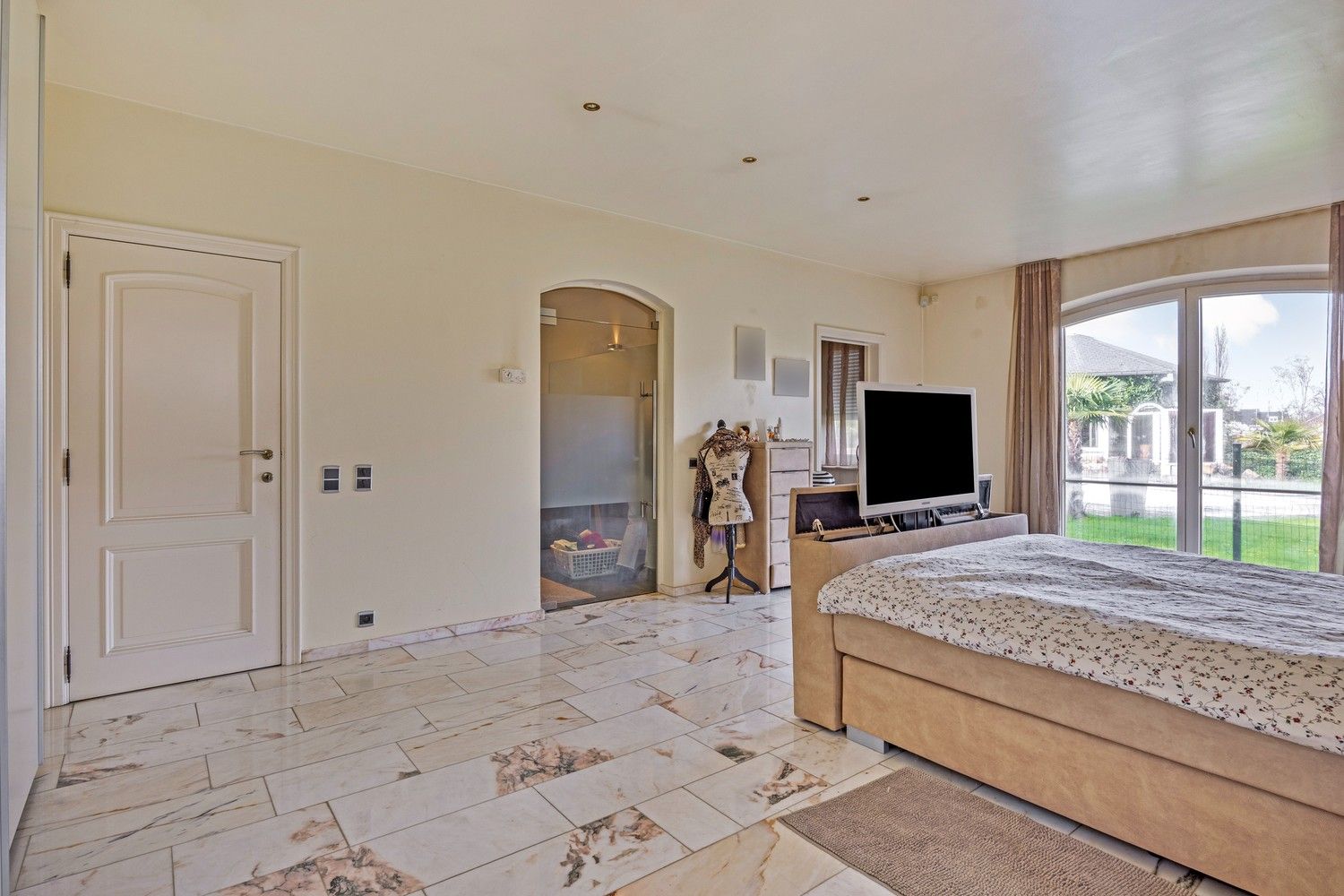 Luxueuze gelijkvloerse villa met zwembad en poolhouse op een riant perceel van 3.234 m² foto 19